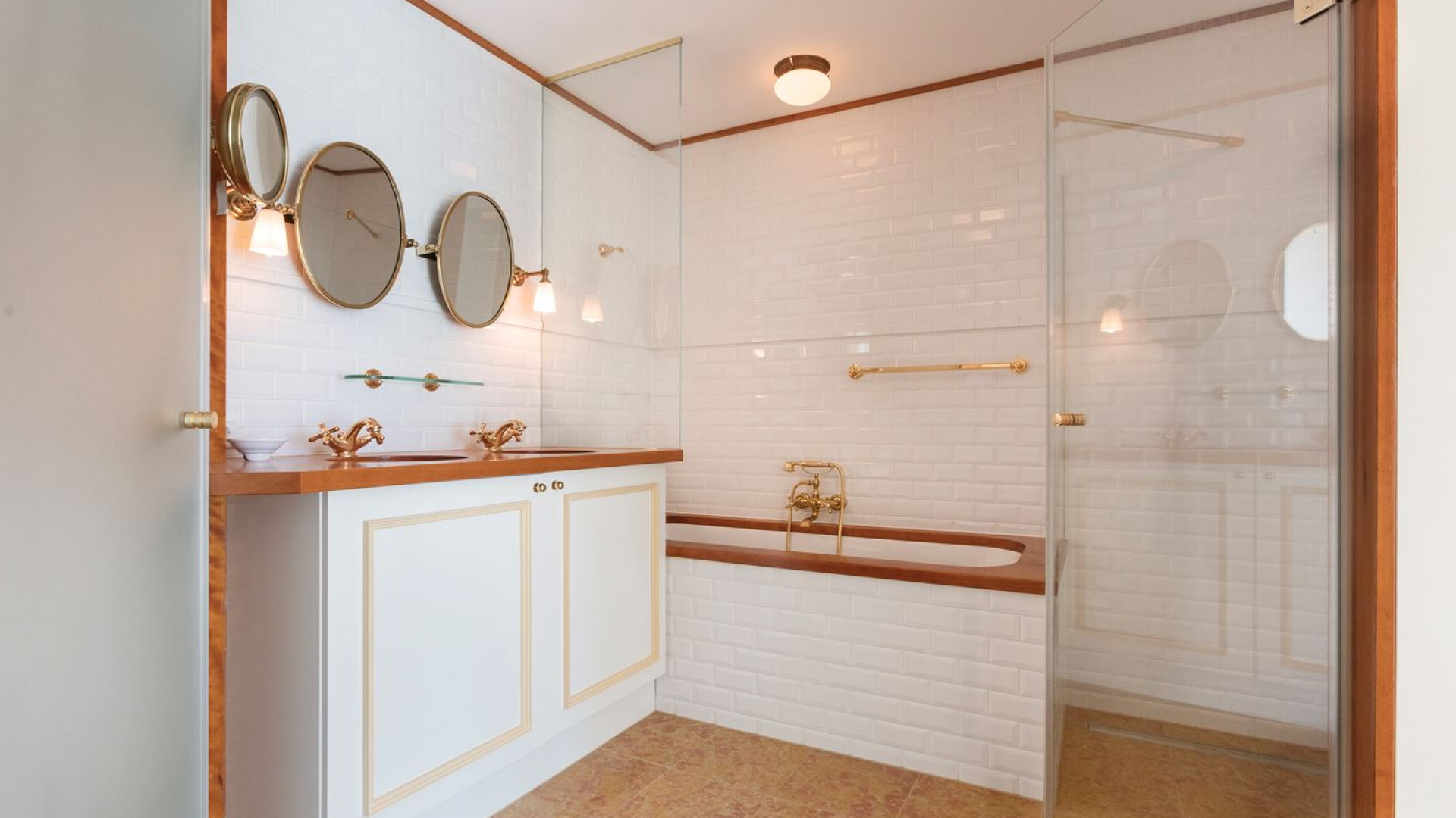 Filmproducent Rob Houwer zet zijn zeer luxe appartement in de PC Hooftstraat Amsterdam te koop. Zie foto's 13