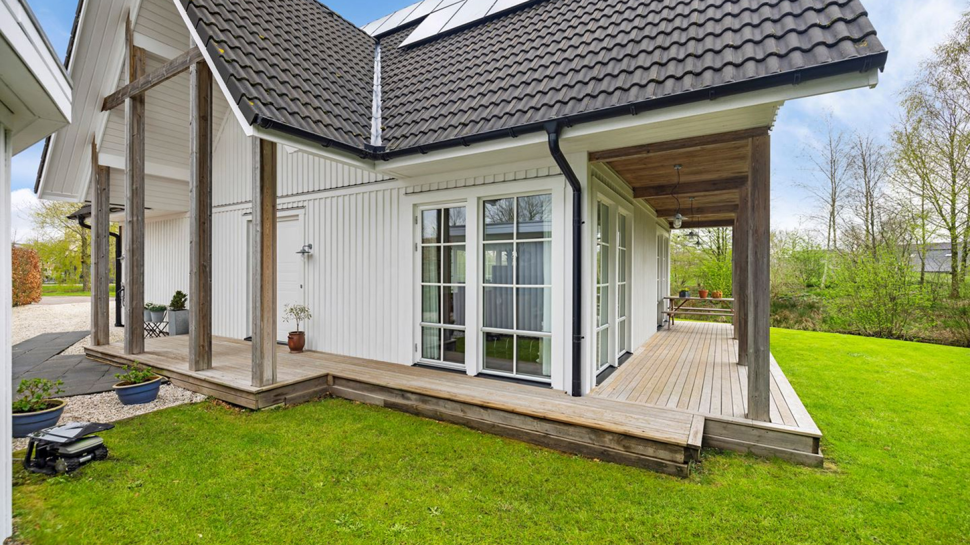 Vandaag Inside vijand Roos Schlikker blijkt ware pandjesbaas en koopt recent deze prachtige woning in Heerenveen . Zie foto's 5