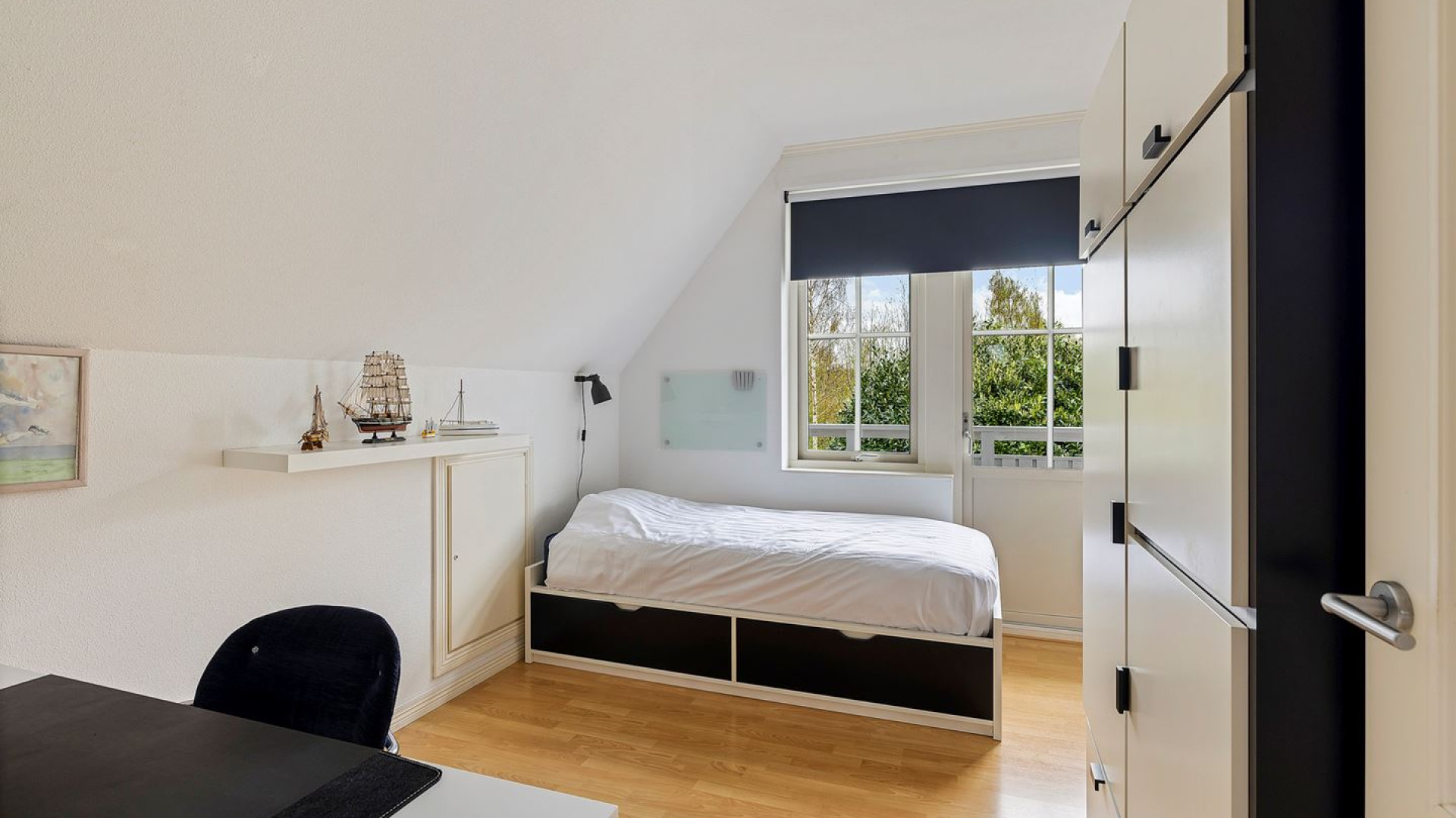 Vandaag Inside vijand Roos Schlikker blijkt ware pandjesbaas en koopt recent deze prachtige woning in Heerenveen . Zie foto's 14