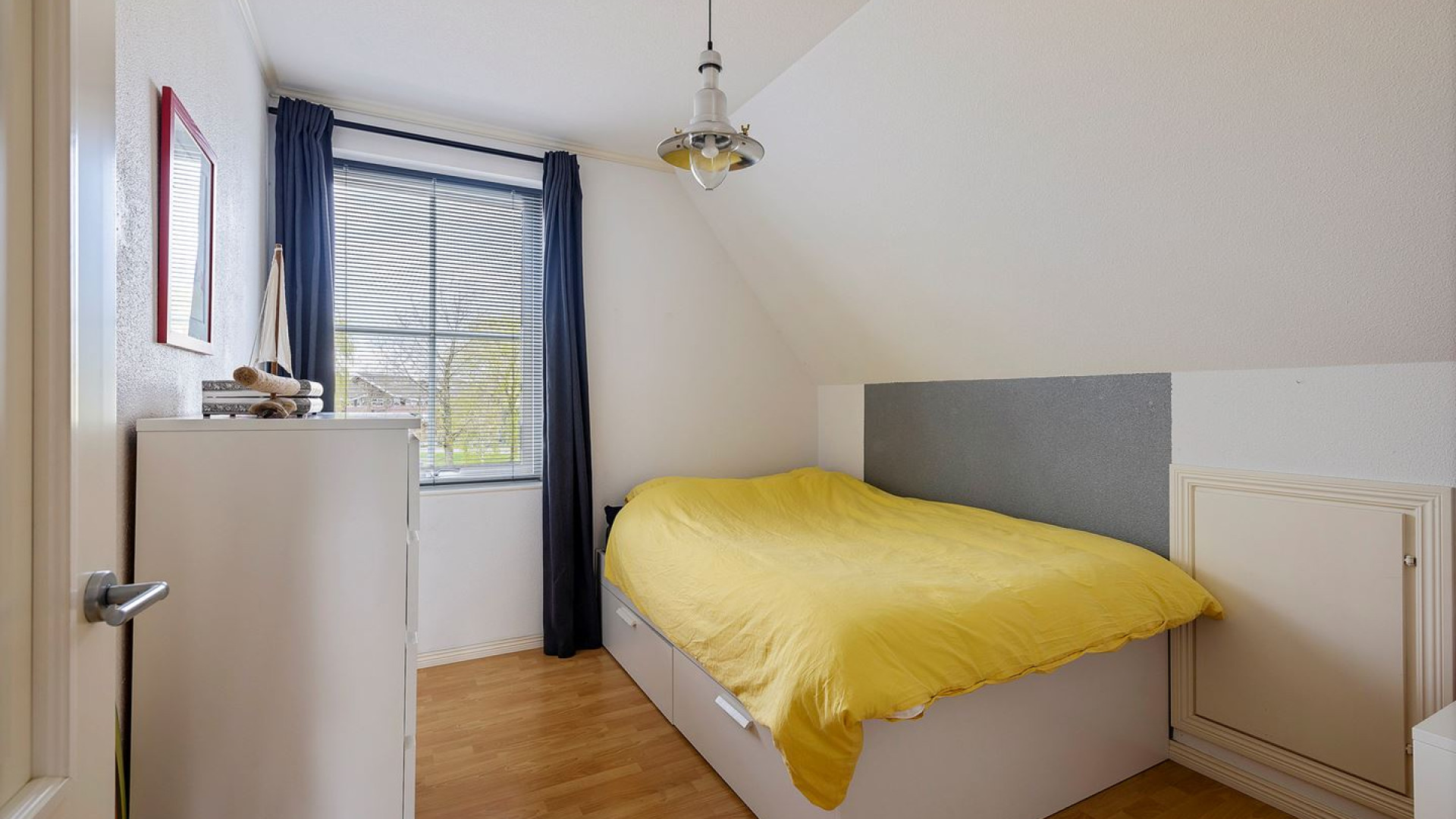 Vandaag Inside vijand Roos Schlikker blijkt ware pandjesbaas en koopt recent deze prachtige woning in Heerenveen . Zie foto's 16