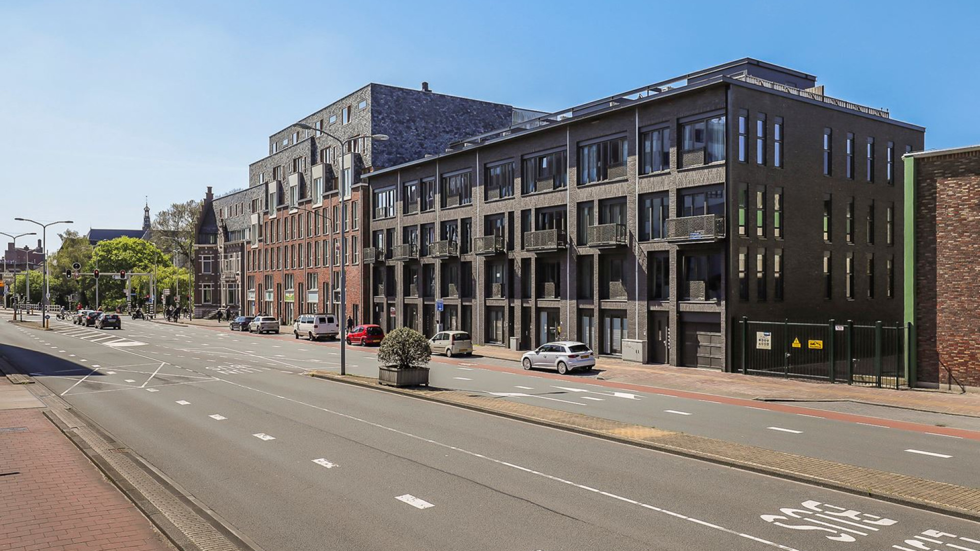 Voetballer Teun Koopmeiners verhuurt zijn appartement in Alkmaar en vraagt stofferingskosten. Zie foto's 2