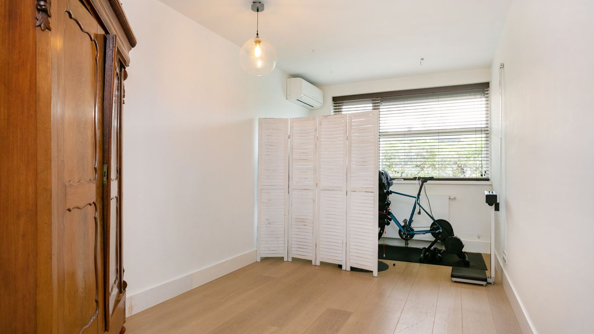 Andy en Melisa kopen super de luxe miljoenenvilla met uitgebreide wellness plus zwembad. Zie foto's 16
