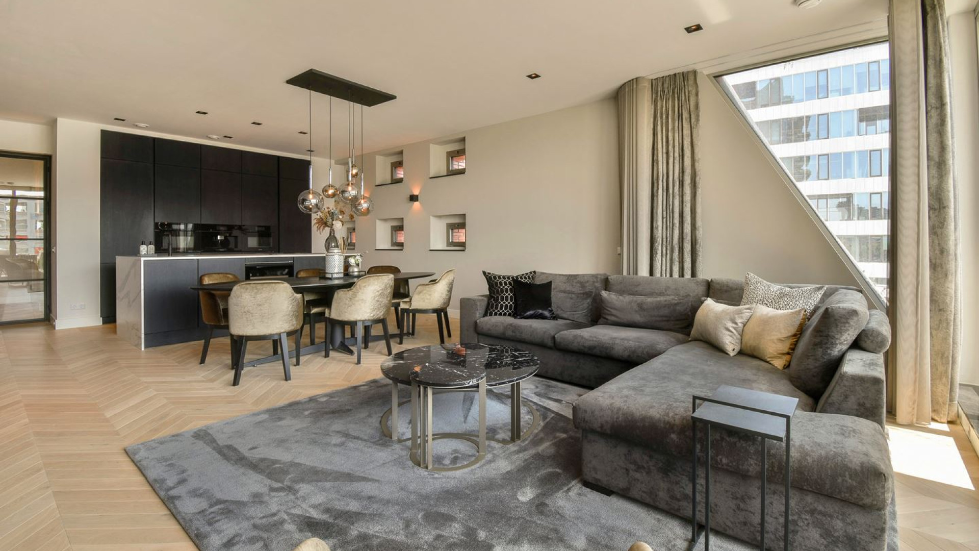 Binnenkijken in luxe appartement van Silvano Vos die van Ajax naar AC Milan vertrekt. Zie foto's 5