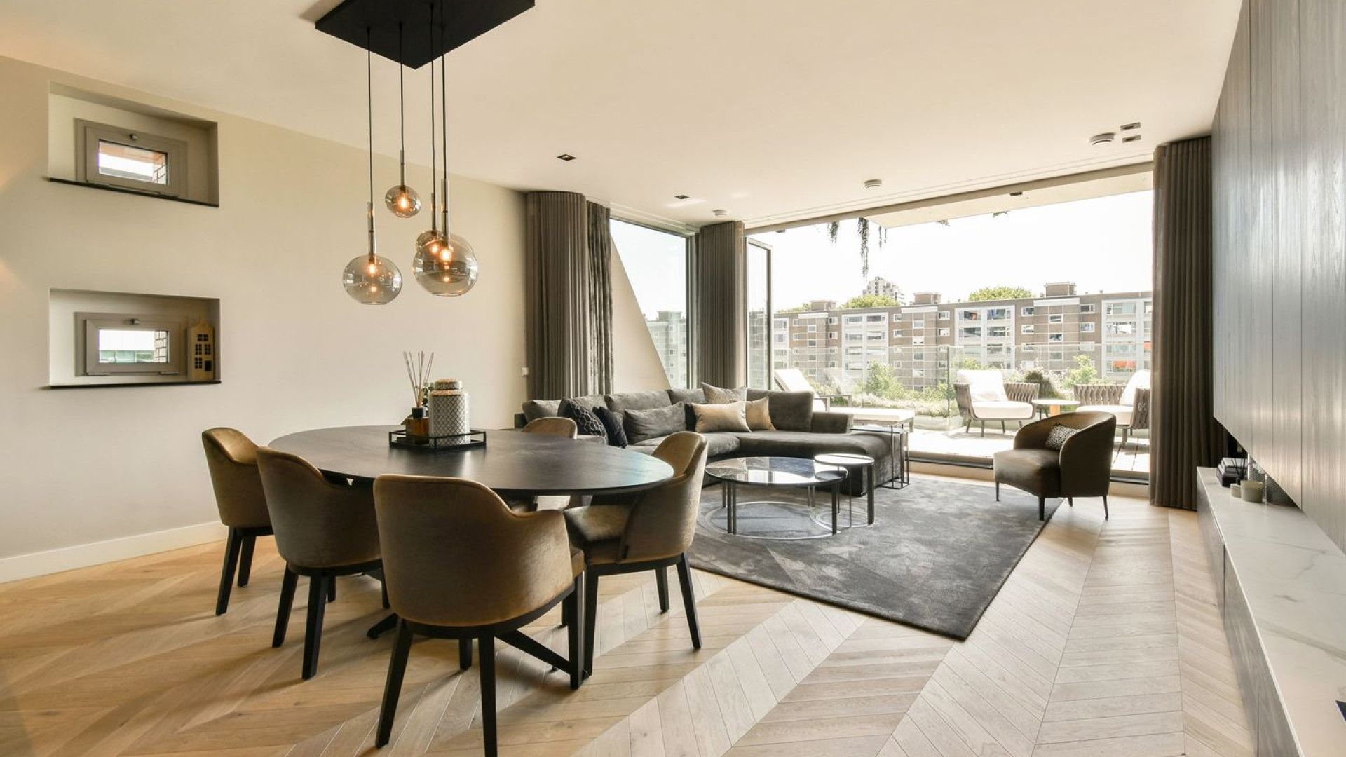 Binnenkijken in luxe appartement van Silvano Vos die van Ajax naar AC Milan vertrekt. Zie foto's 4