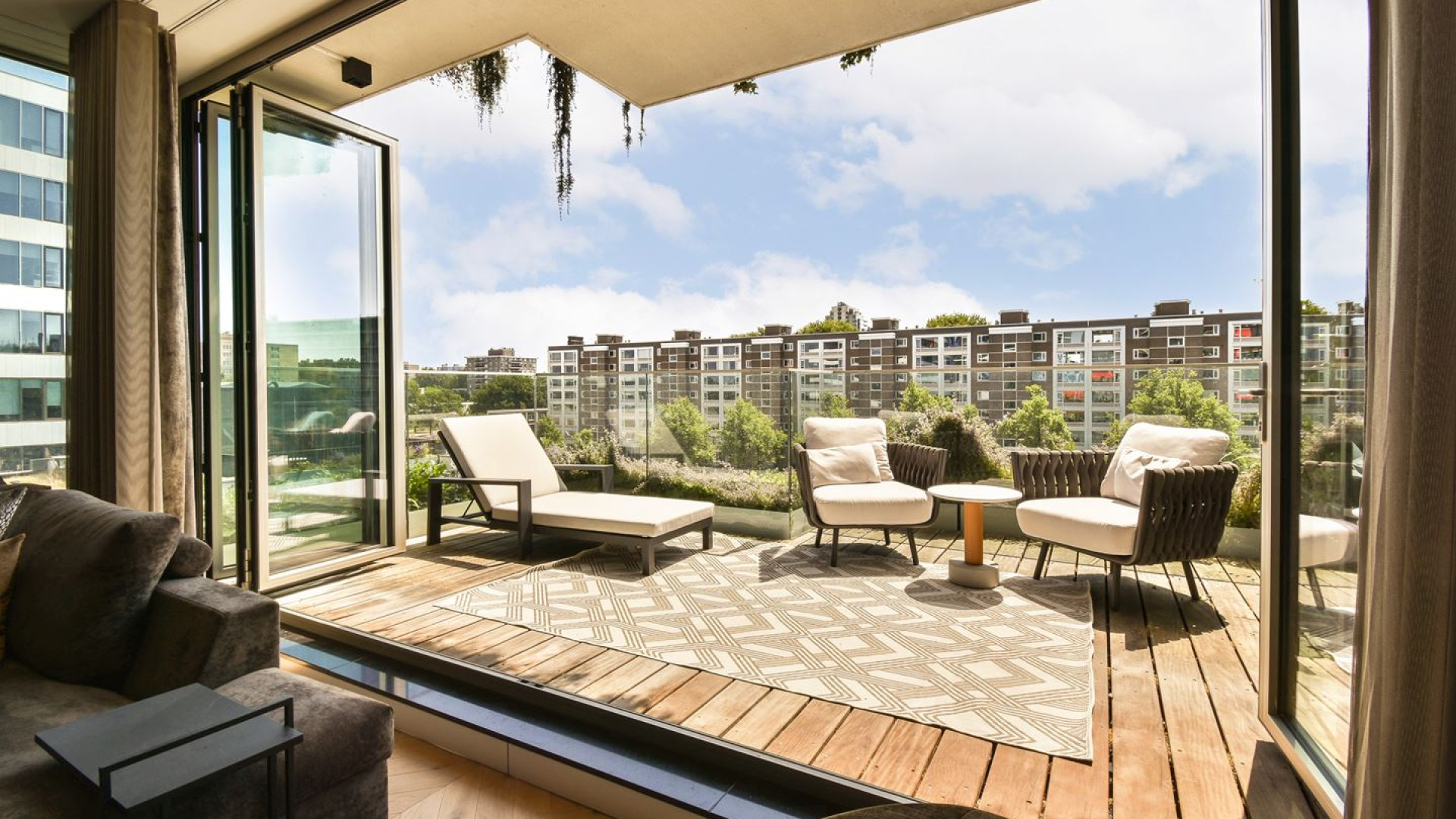 Binnenkijken in luxe appartement van Silvano Vos die van Ajax naar AC Milan vertrekt. Zie foto's 6