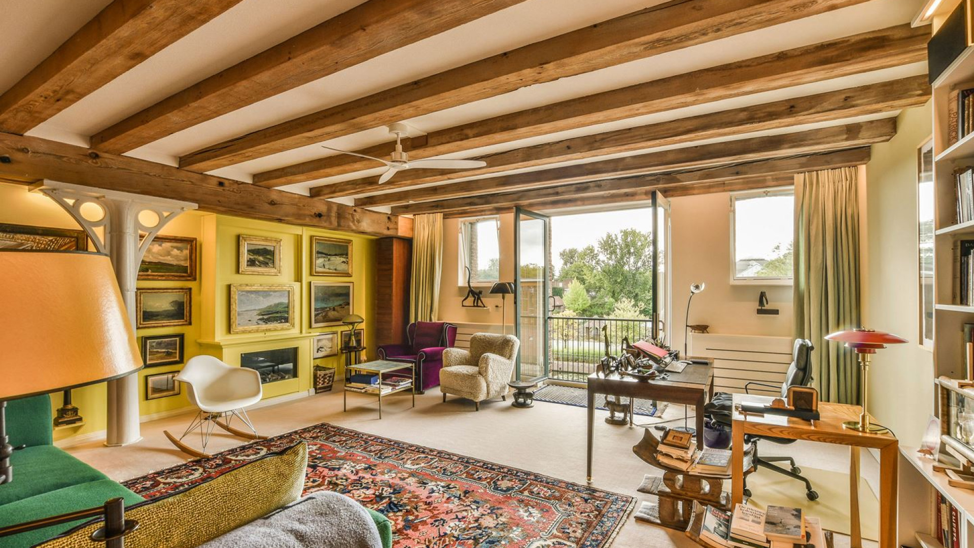Schrijver Adriaan van Dis zet zijn appartement met zeer bijzonder uitzicht koop. Zie foto's 3