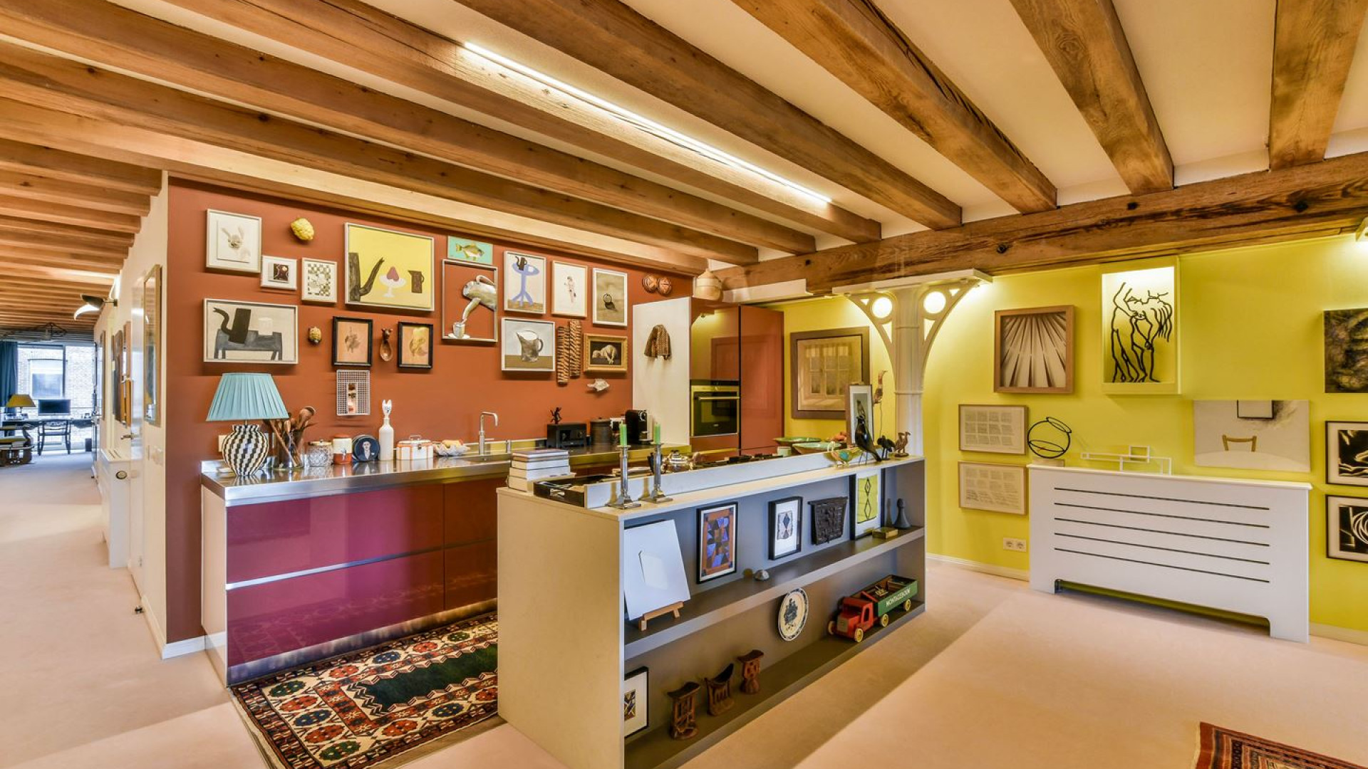 Schrijver Adriaan van Dis zet zijn appartement met zeer bijzonder uitzicht koop. Zie foto's 6