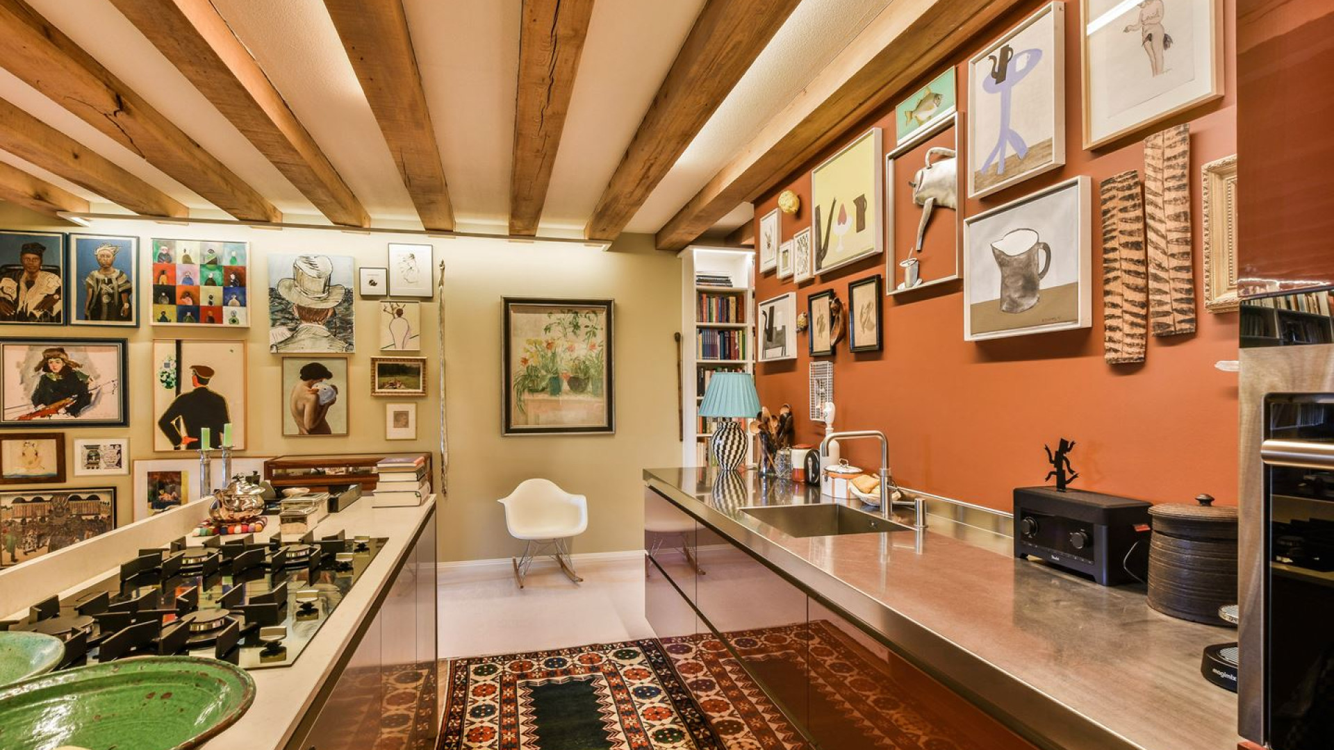 Schrijver Adriaan van Dis zet zijn appartement met zeer bijzonder uitzicht koop. Zie foto's 8