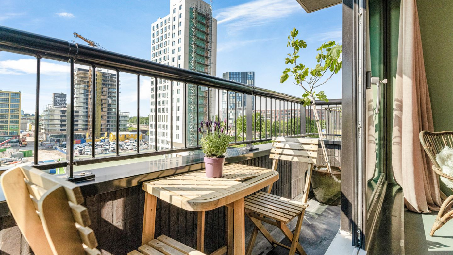 Gooische Vrouwen actrice zet haar Amsterdamse woning te koop. Zie foto 5