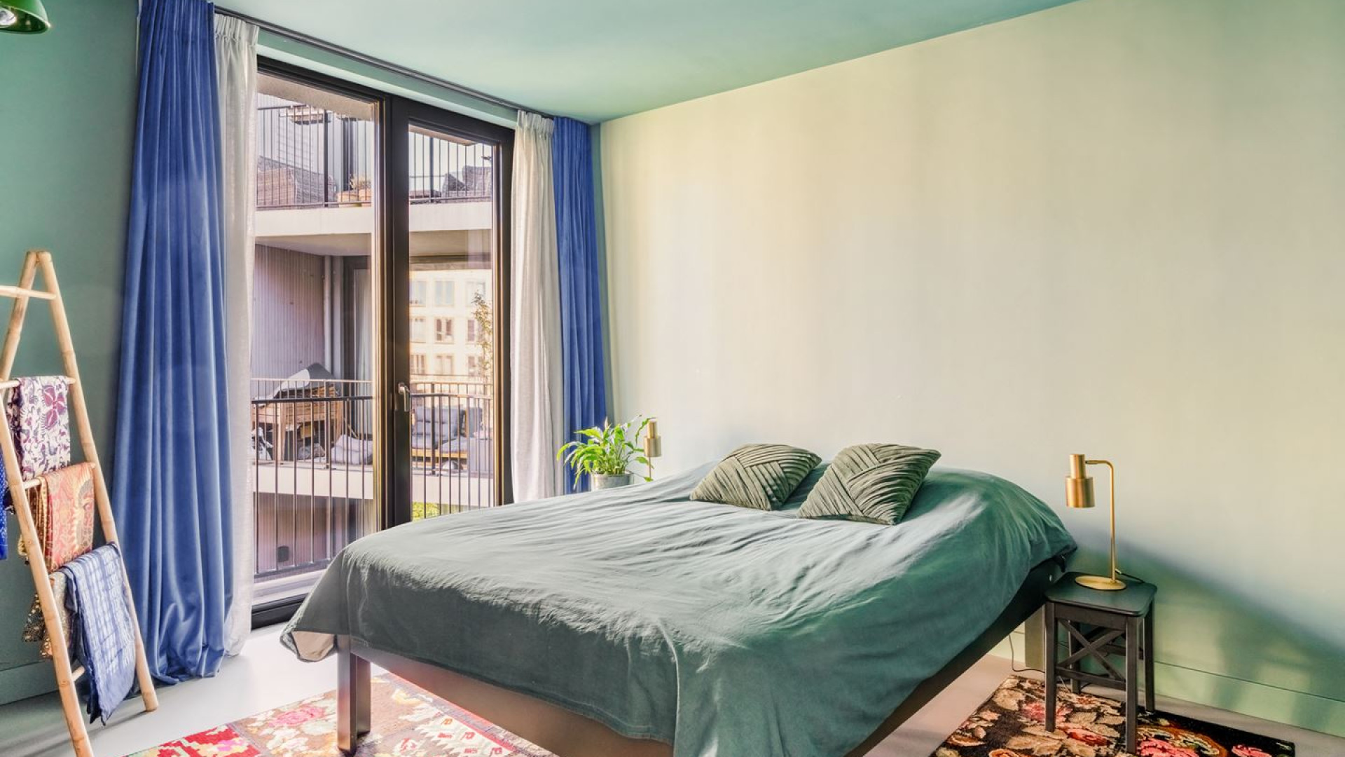 Gooische Vrouwen actrice zet haar Amsterdamse woning te koop. Zie foto 12