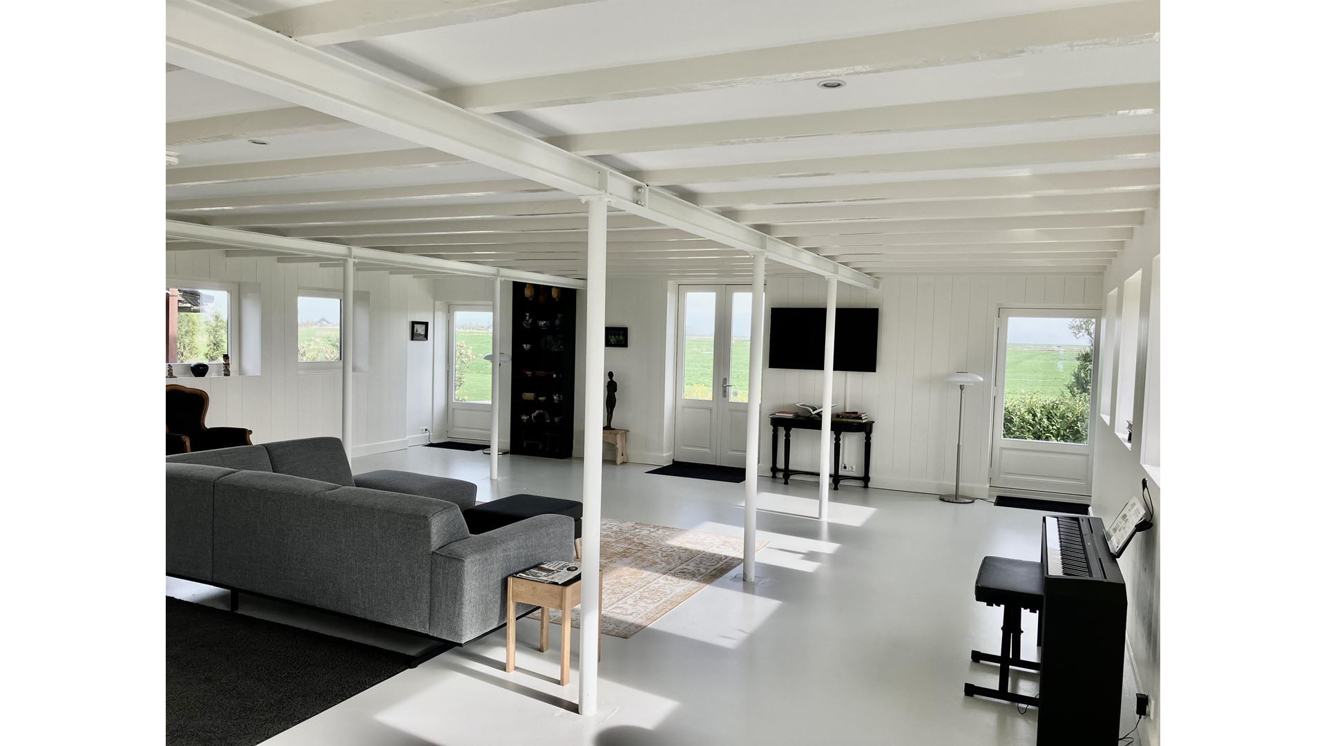 TV presentator Marc Klein Essink zet zijn prachtige woonboerderij met uitzicht op Markermeer te koop. Zie foto's 3