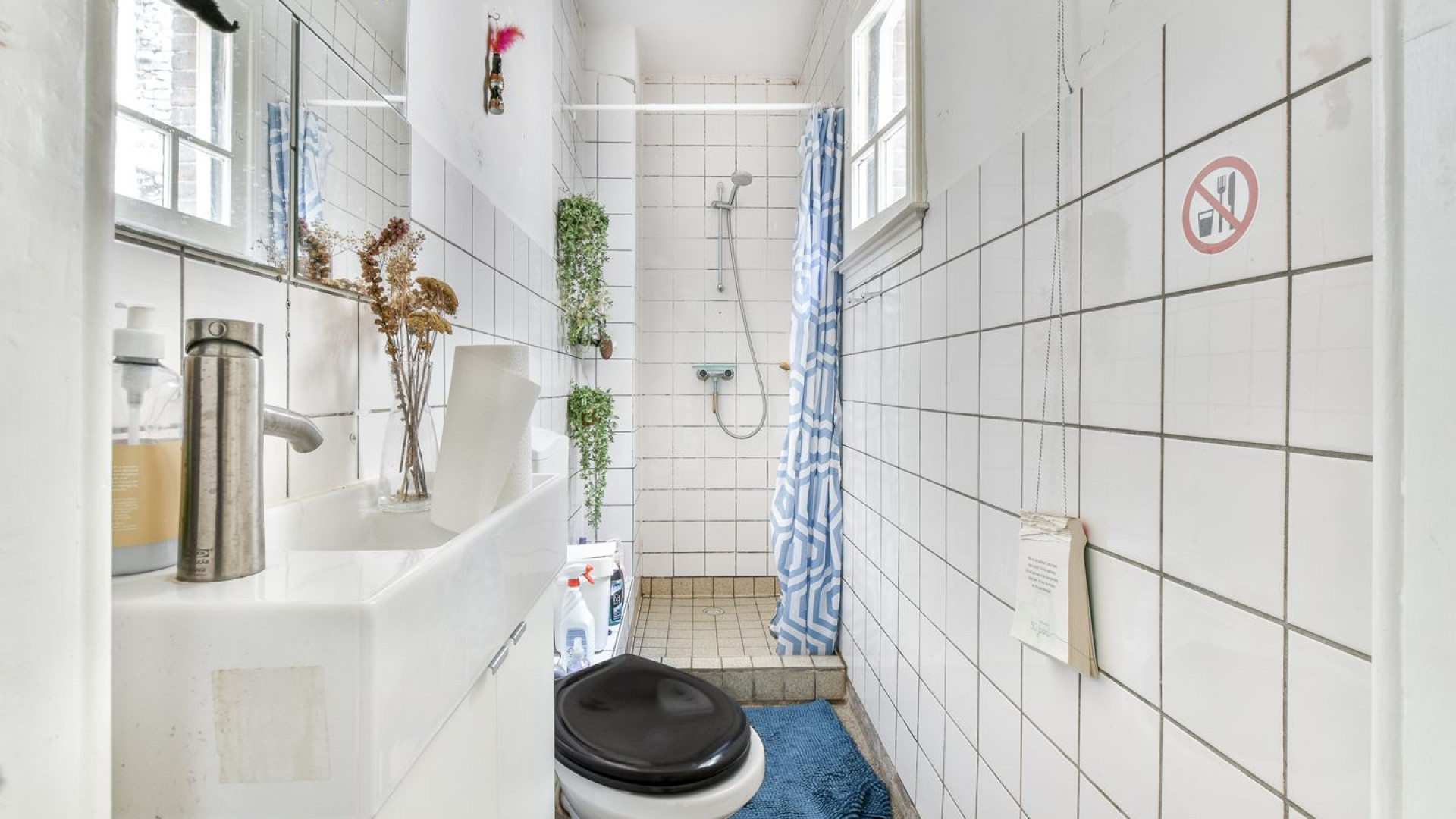 Kimberley Klaver en haar man zetten na hun benedenwoning nu ook hun verhuurde bovenhuis voor miljoenen euro's te koop. Zie foto's 8