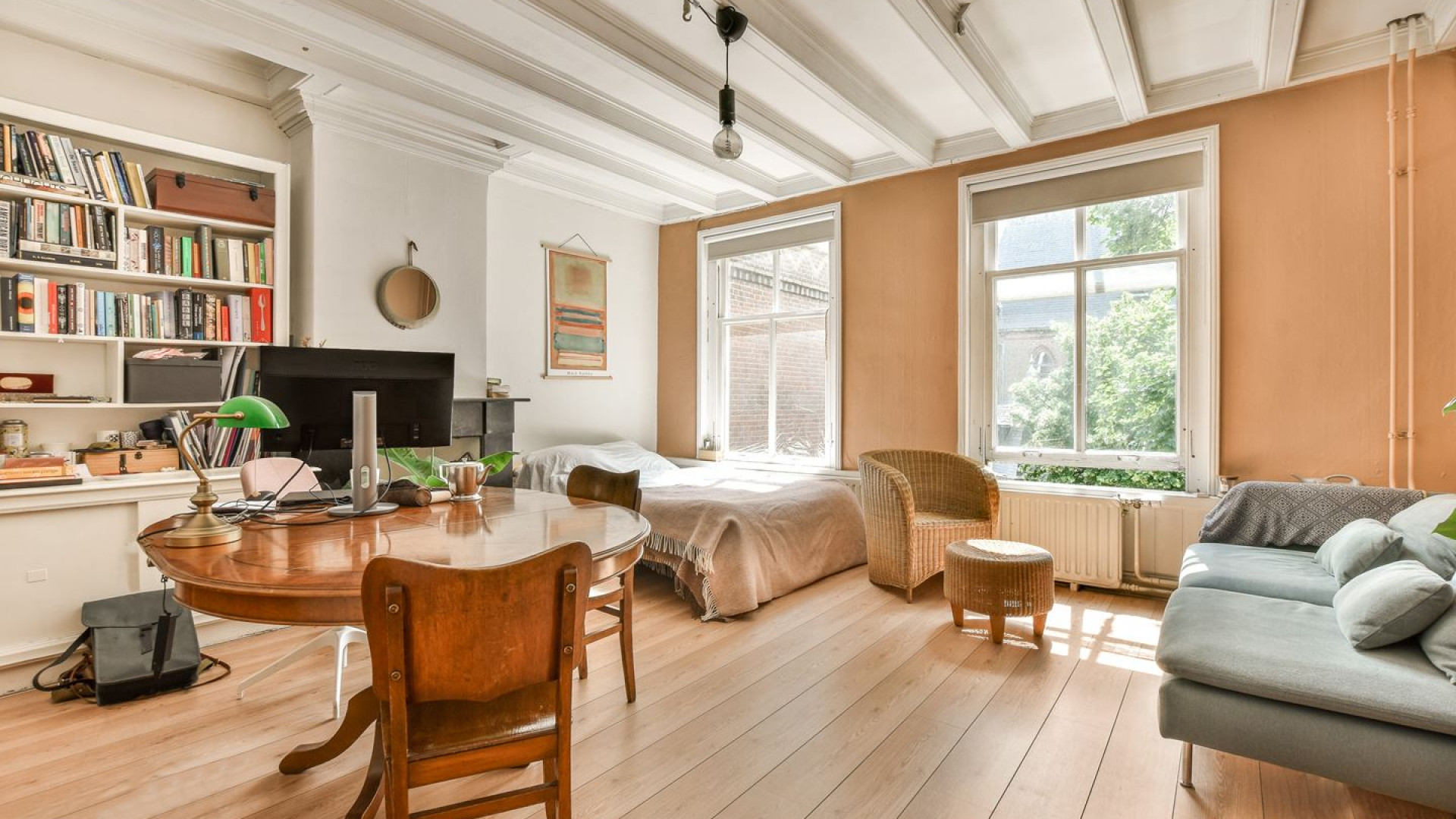 Kimberley Klaver en haar man zetten na hun benedenwoning nu ook hun verhuurde bovenhuis voor miljoenen euro's te koop. Zie foto's 9
