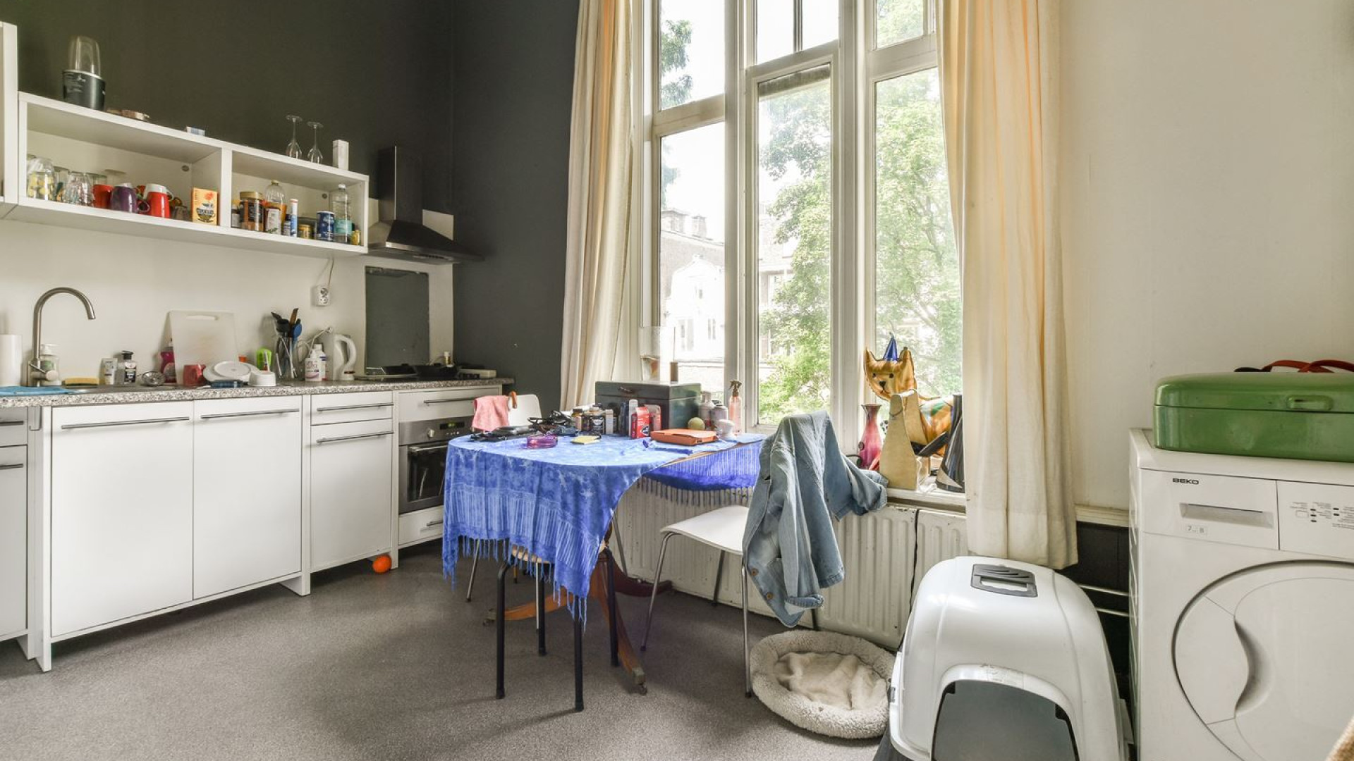 Kimberley Klaver en haar man zetten na hun benedenwoning nu ook hun verhuurde bovenhuis voor miljoenen euro's te koop. Zie foto's 13