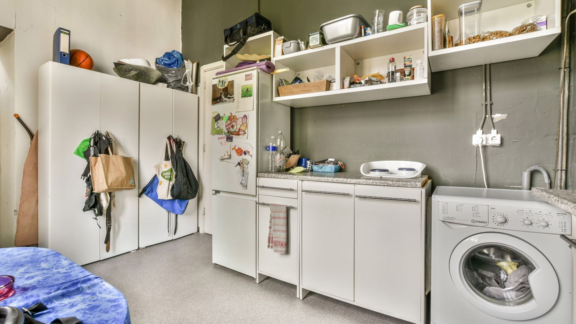 Kimberley Klaver en haar man zetten na hun benedenwoning nu ook hun verhuurde bovenhuis voor miljoenen euro's te koop. Zie foto's 14