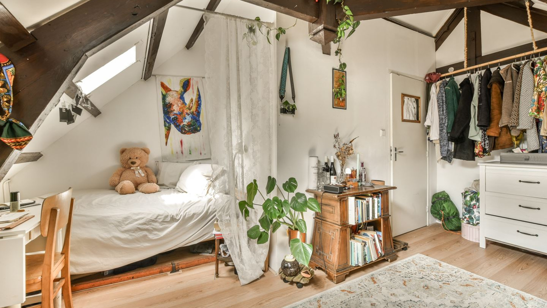 Kimberley Klaver en haar man zetten na hun benedenwoning nu ook hun verhuurde bovenhuis voor miljoenen euro's te koop. Zie foto's 20