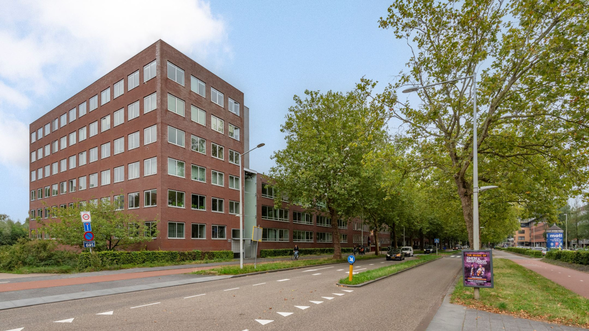 Minister dwingt Ruud Gullit tot verkoop van zijn appartement. Zie foto's 2