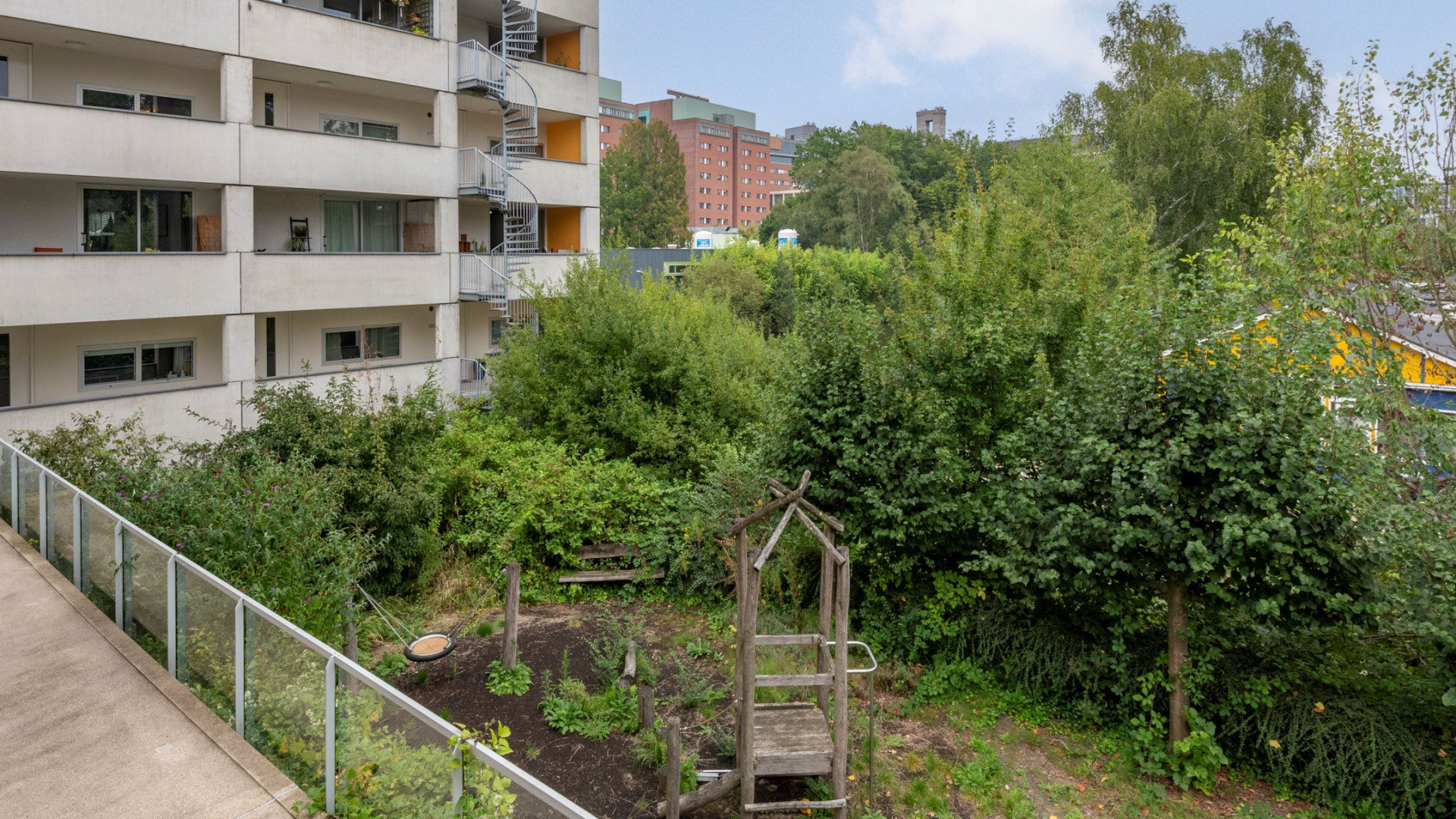 Minister dwingt Ruud Gullit tot verkoop van zijn appartement. Zie foto's 23