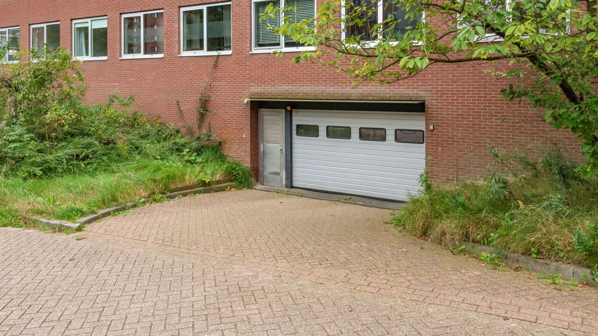 Minister dwingt Ruud Gullit tot verkoop van zijn appartement. Zie foto's 24