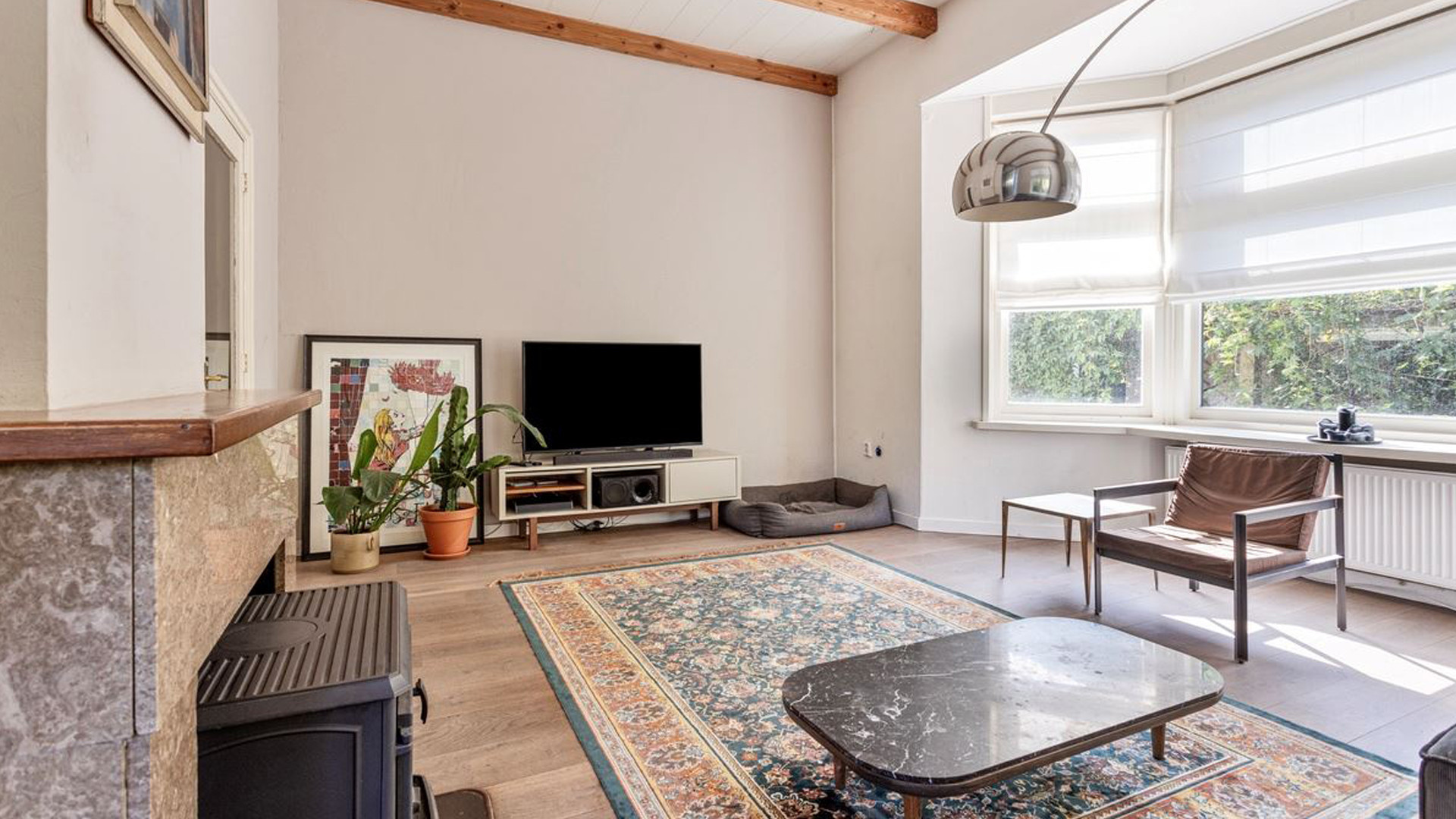Binnenkijken in de woning die Thijs Romer gedwongen moet verlaten. Zie foto's 3