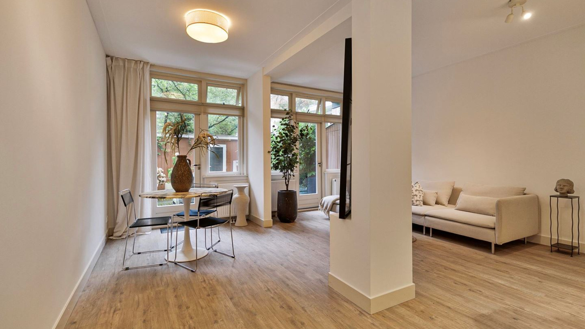 Daley Blind verkoopt zijn Amsterdamse benedenhuis dik onder de vraagprijs. Zie foto's 4