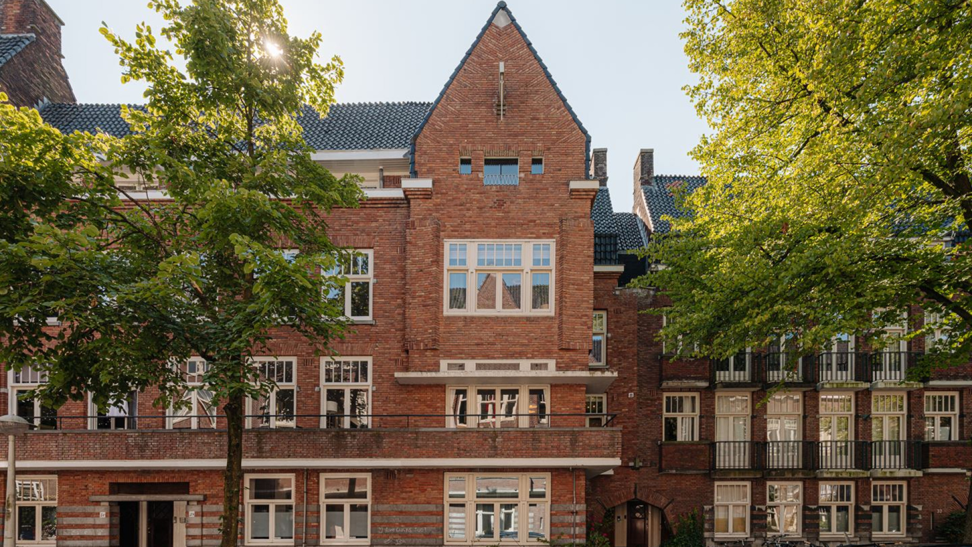 Marieke Elsinga zet haar dubbele bovenhuis met riant dakterras in Amsterdam te koop. Zie foto's 2