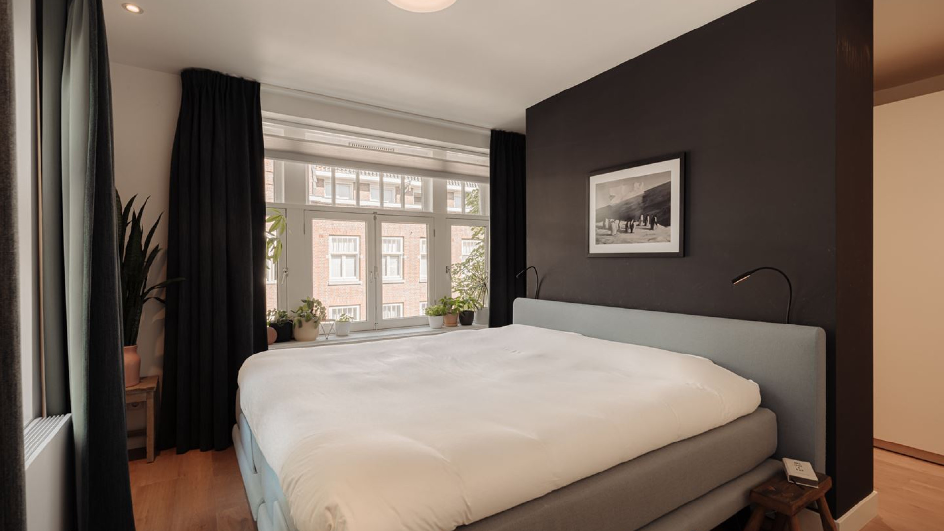 Marieke Elsinga zet haar dubbele bovenhuis met riant dakterras in Amsterdam te koop. Zie foto's 11