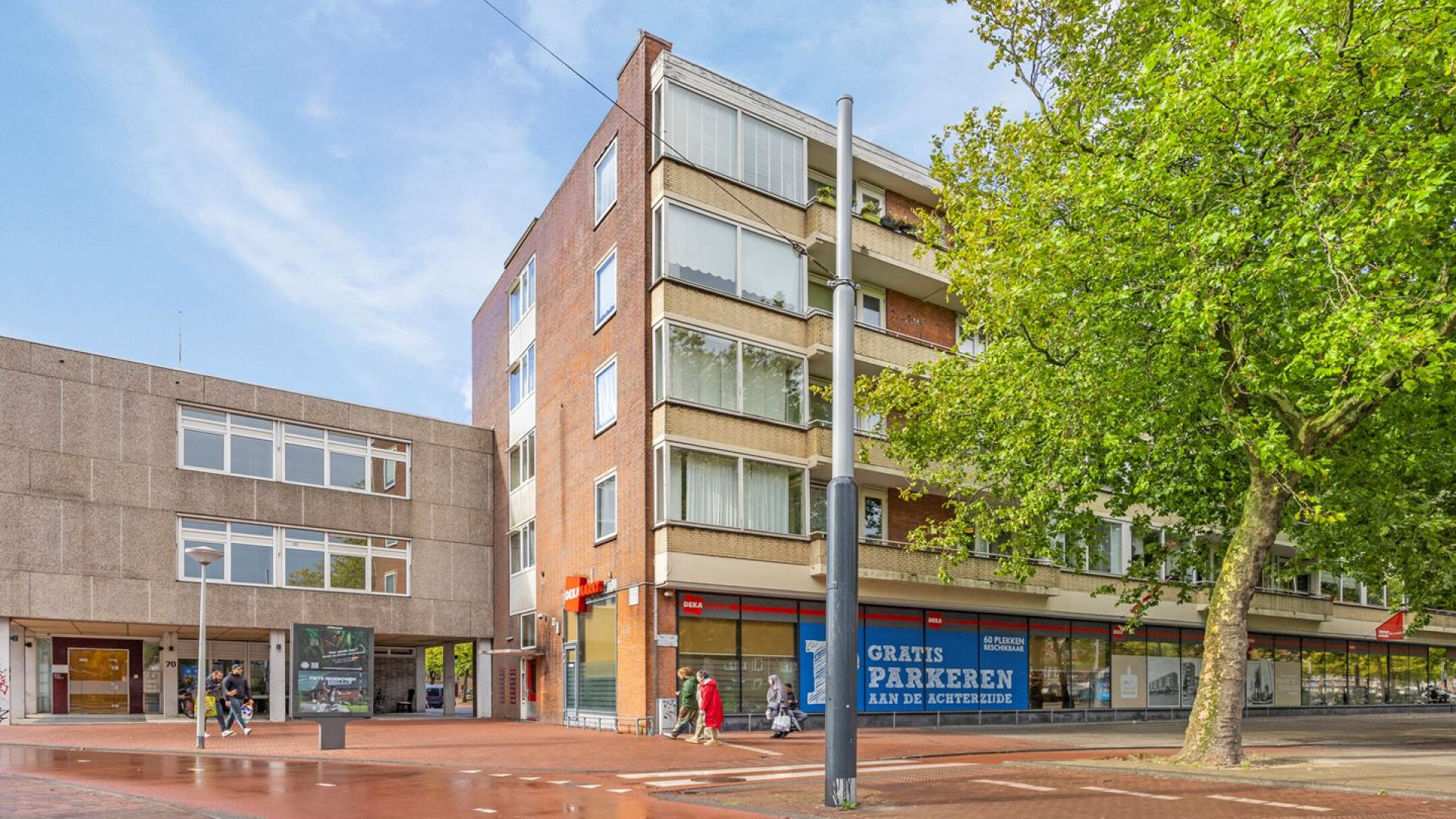 Voormalig advocaat en tv presentator Khalid Kasem zet zijn appartement te koop. Zie foto's 2