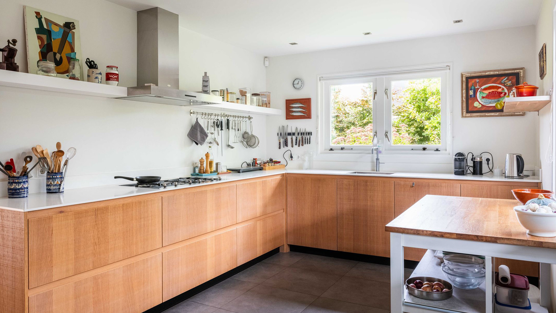 Roddelpraat presentator Jan Roos koopt deze woning in Bergen voor meer dan 1 miljoen euro. Zie foto's 12