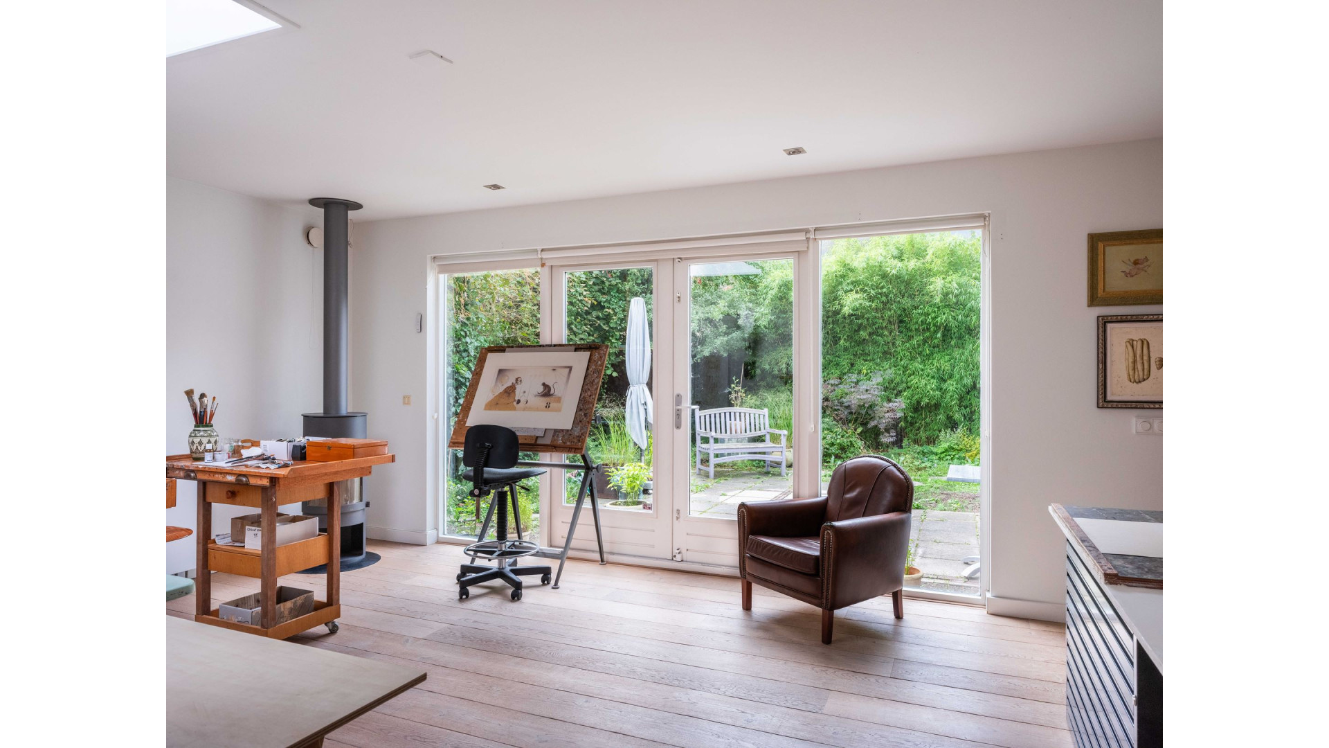 Roddelpraat presentator Jan Roos koopt deze woning in Bergen voor meer dan 1 miljoen euro. Zie foto's 17