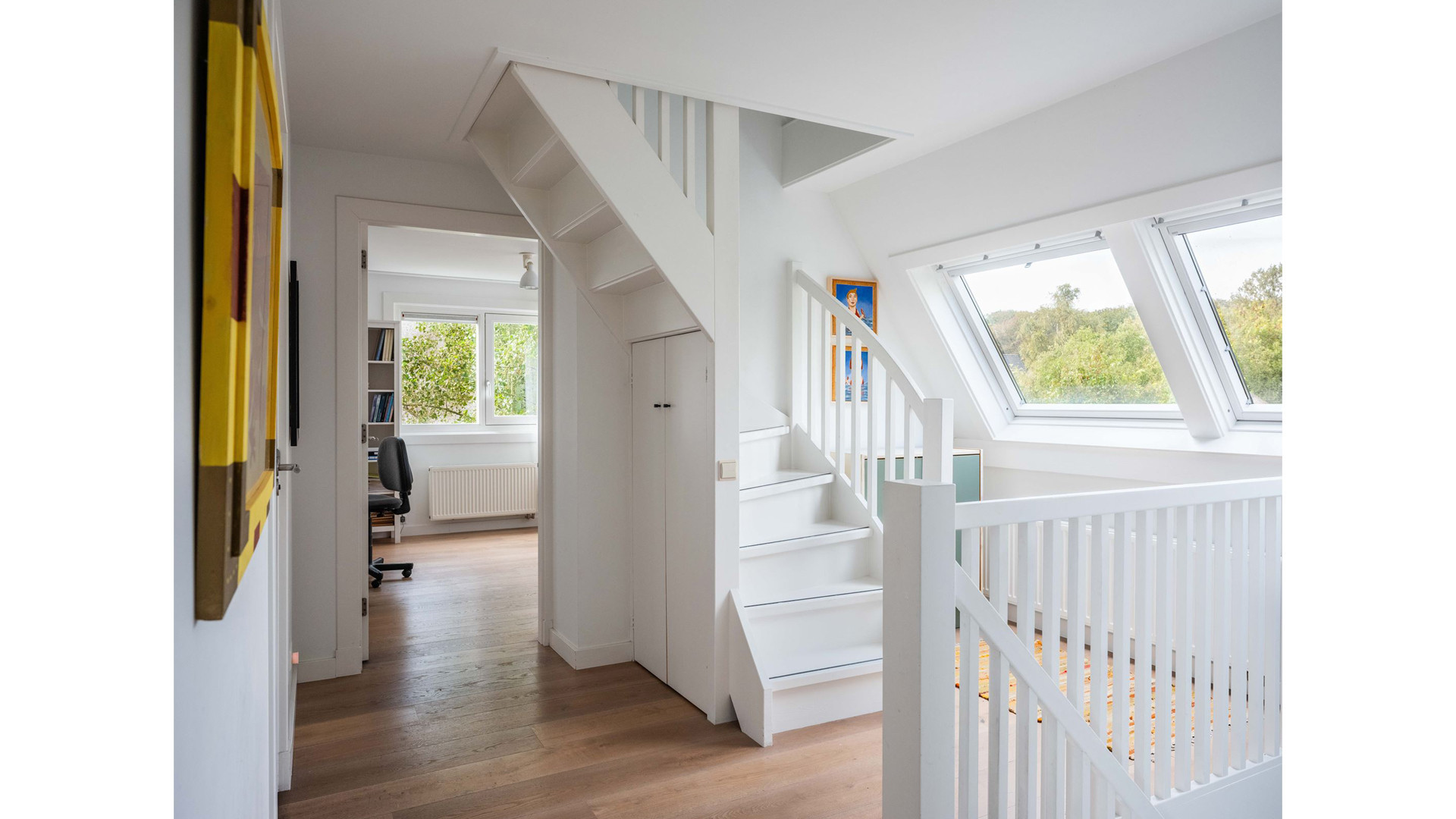 Roddelpraat presentator Jan Roos koopt deze woning in Bergen voor meer dan 1 miljoen euro. Zie foto's 19