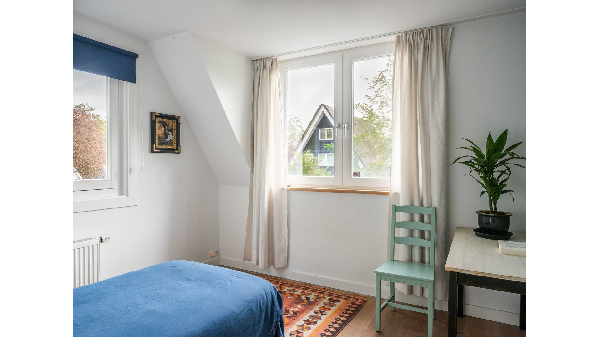 Roddelpraat presentator Jan Roos koopt deze woning in Bergen voor meer dan 1 miljoen euro. Zie foto's 20