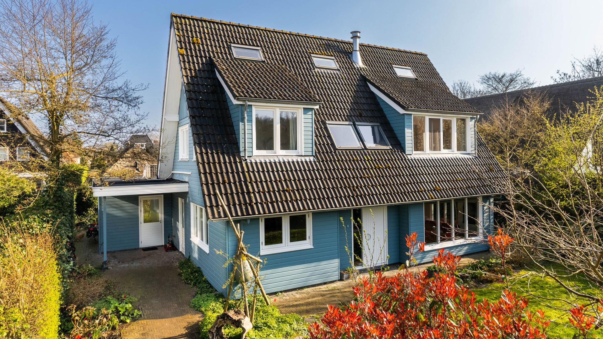 Roddelpraat presentator Jan Roos koopt deze woning in Bergen voor meer dan 1 miljoen euro. Zie foto's 2