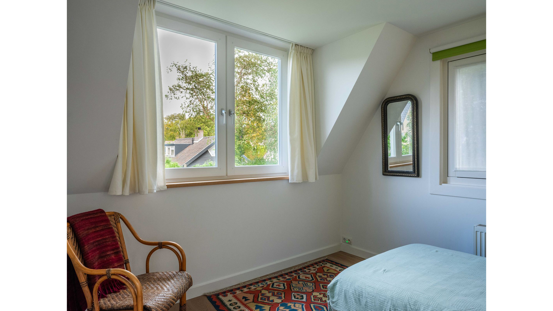 Roddelpraat presentator Jan Roos koopt deze woning in Bergen voor meer dan 1 miljoen euro. Zie foto's 21