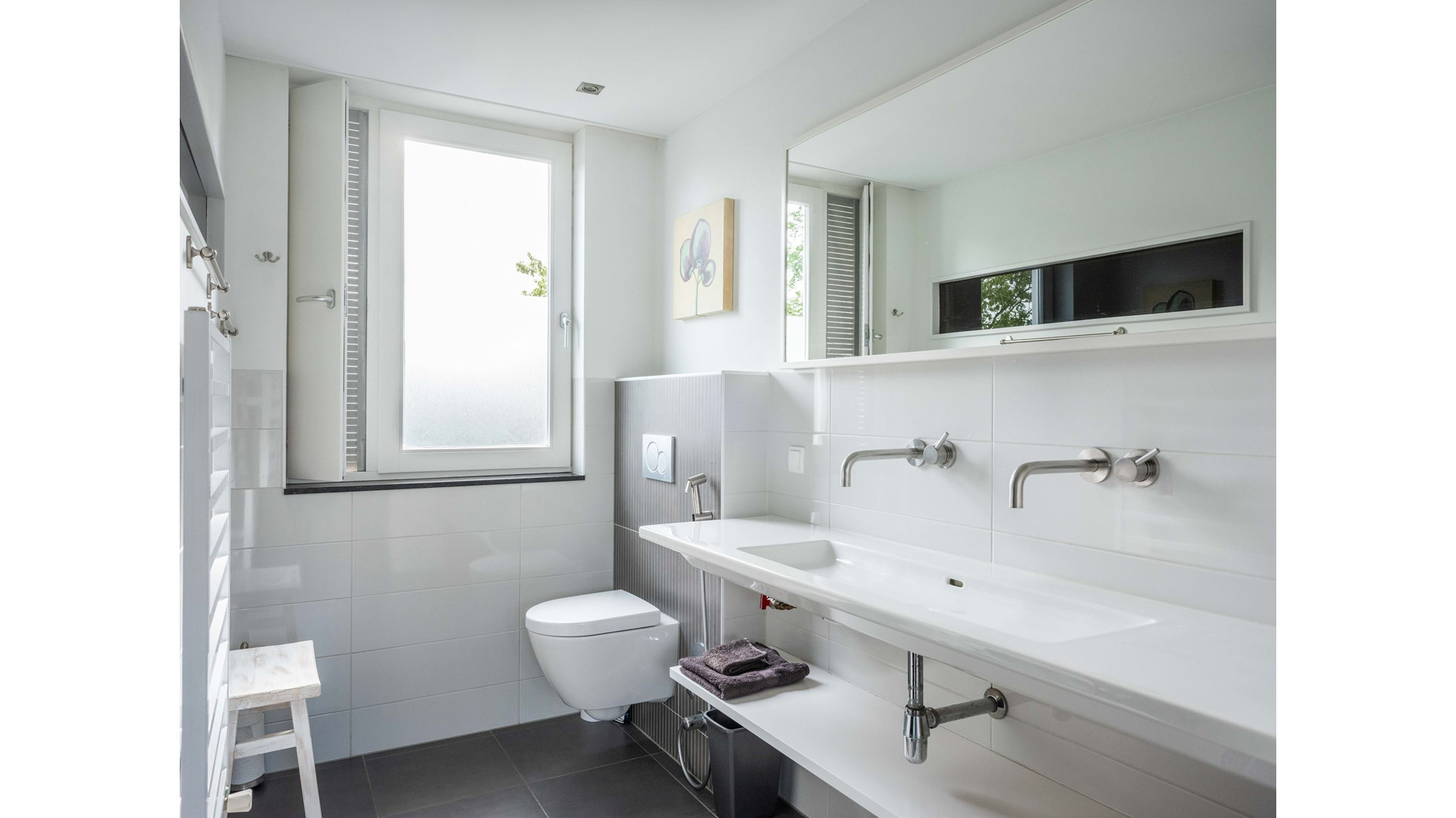 Roddelpraat presentator Jan Roos koopt deze woning in Bergen voor meer dan 1 miljoen euro. Zie foto's 23