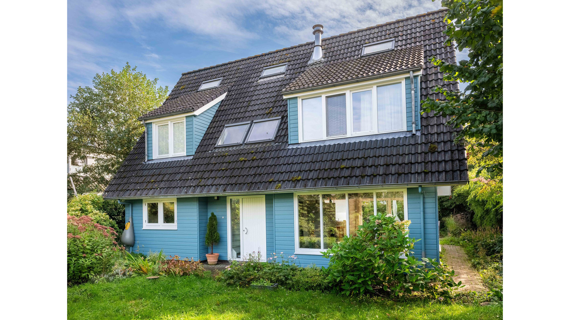 Roddelpraat presentator Jan Roos koopt deze woning in Bergen voor meer dan 1 miljoen euro. Zie foto's 3