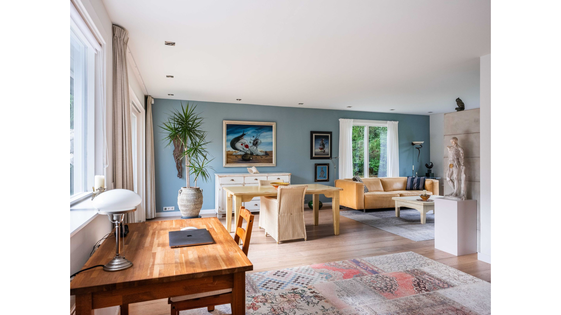 Roddelpraat presentator Jan Roos koopt deze woning in Bergen voor meer dan 1 miljoen euro. Zie foto's 4