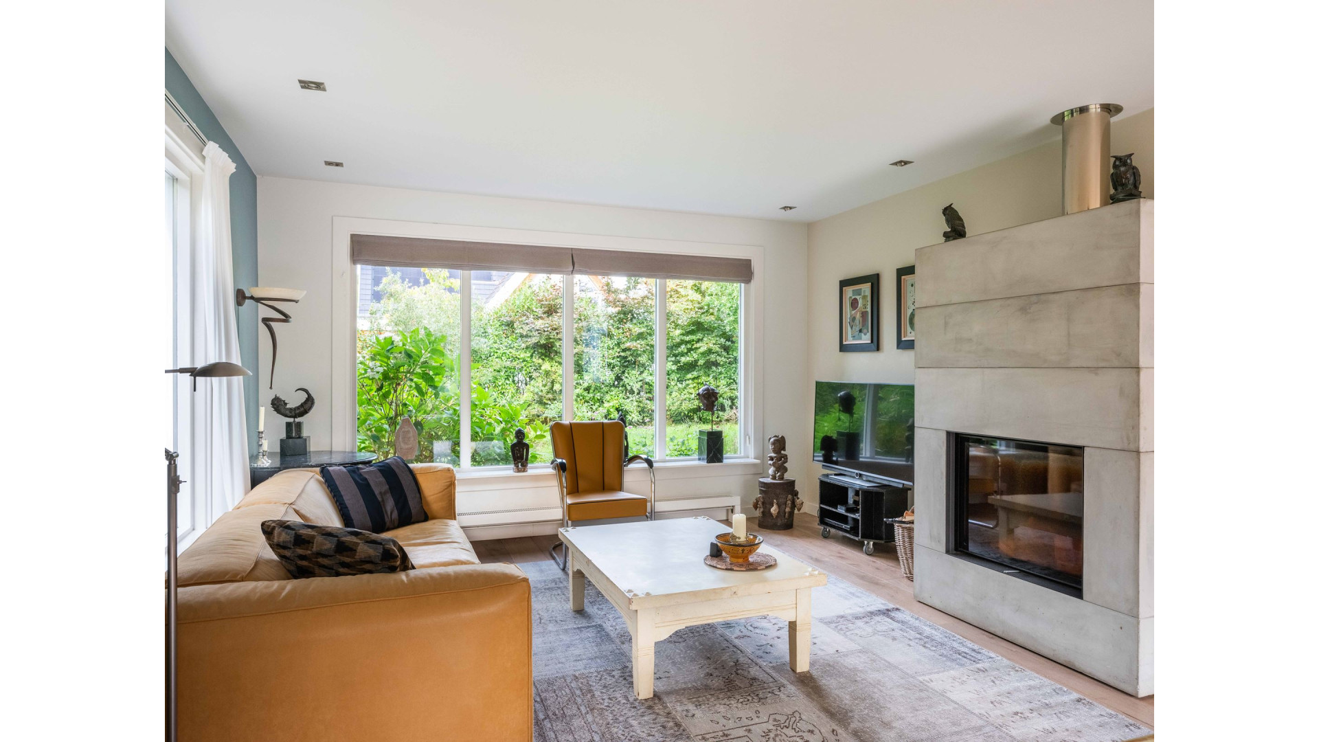 Roddelpraat presentator Jan Roos koopt deze woning in Bergen voor meer dan 1 miljoen euro. Zie foto's 7