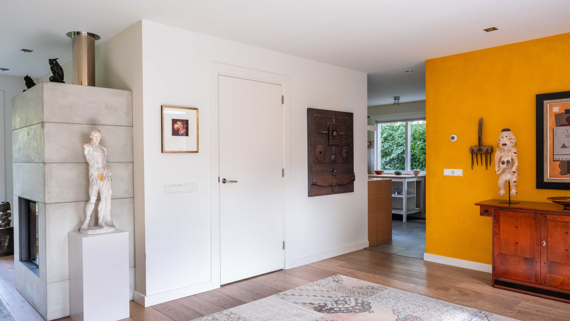 Roddelpraat presentator Jan Roos koopt deze woning in Bergen voor meer dan 1 miljoen euro. Zie foto's 10