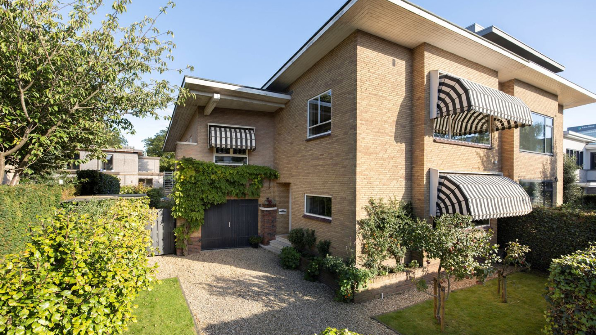 Miljoenen villa van Chazia Mourali n Amsterdam Zuid te koop. Zie foto's 2