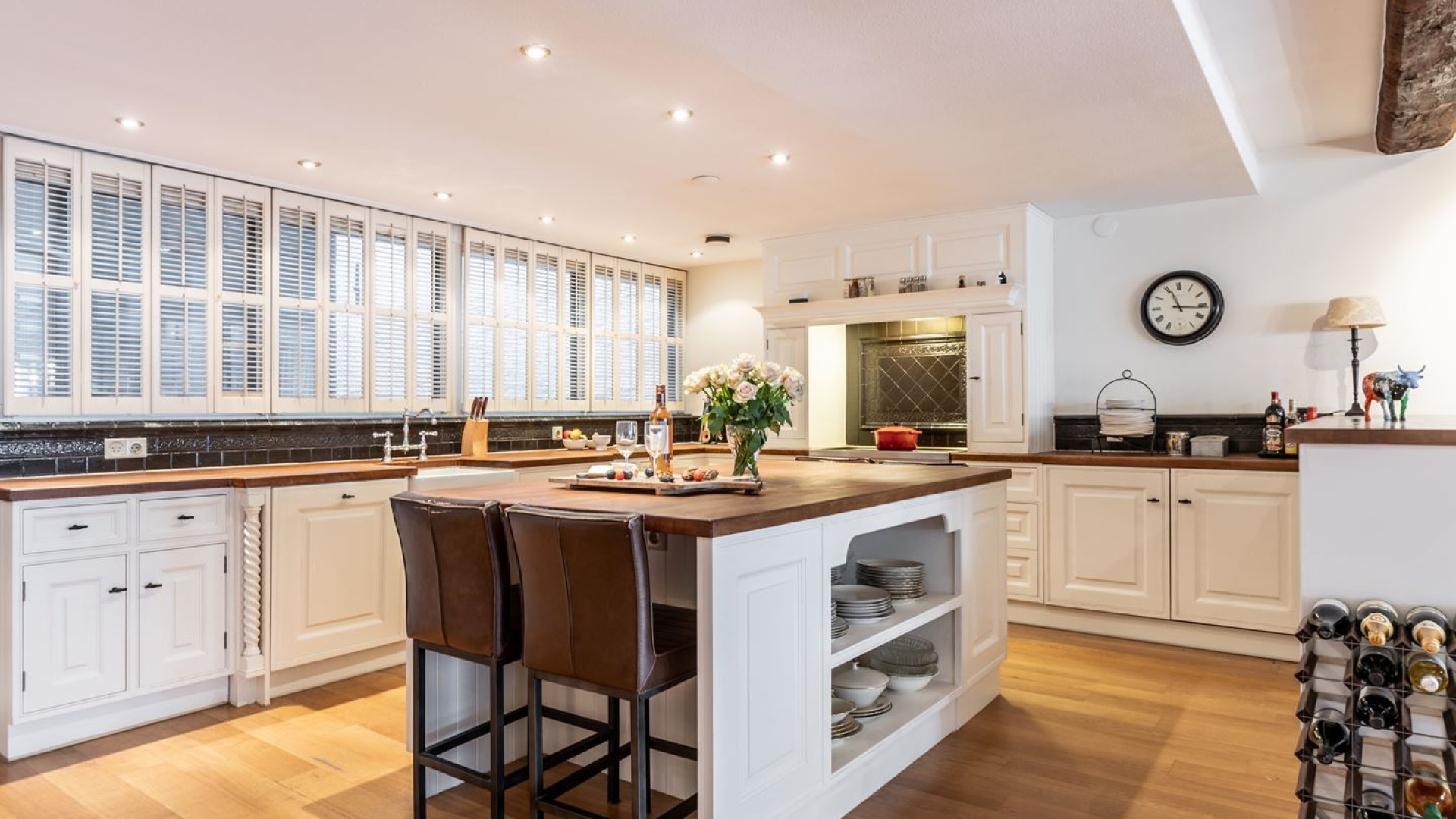 Binnenkijken in schitterende luxe appartement aan de Maas van TV kok Herman den Blijker. Zie foto's 3