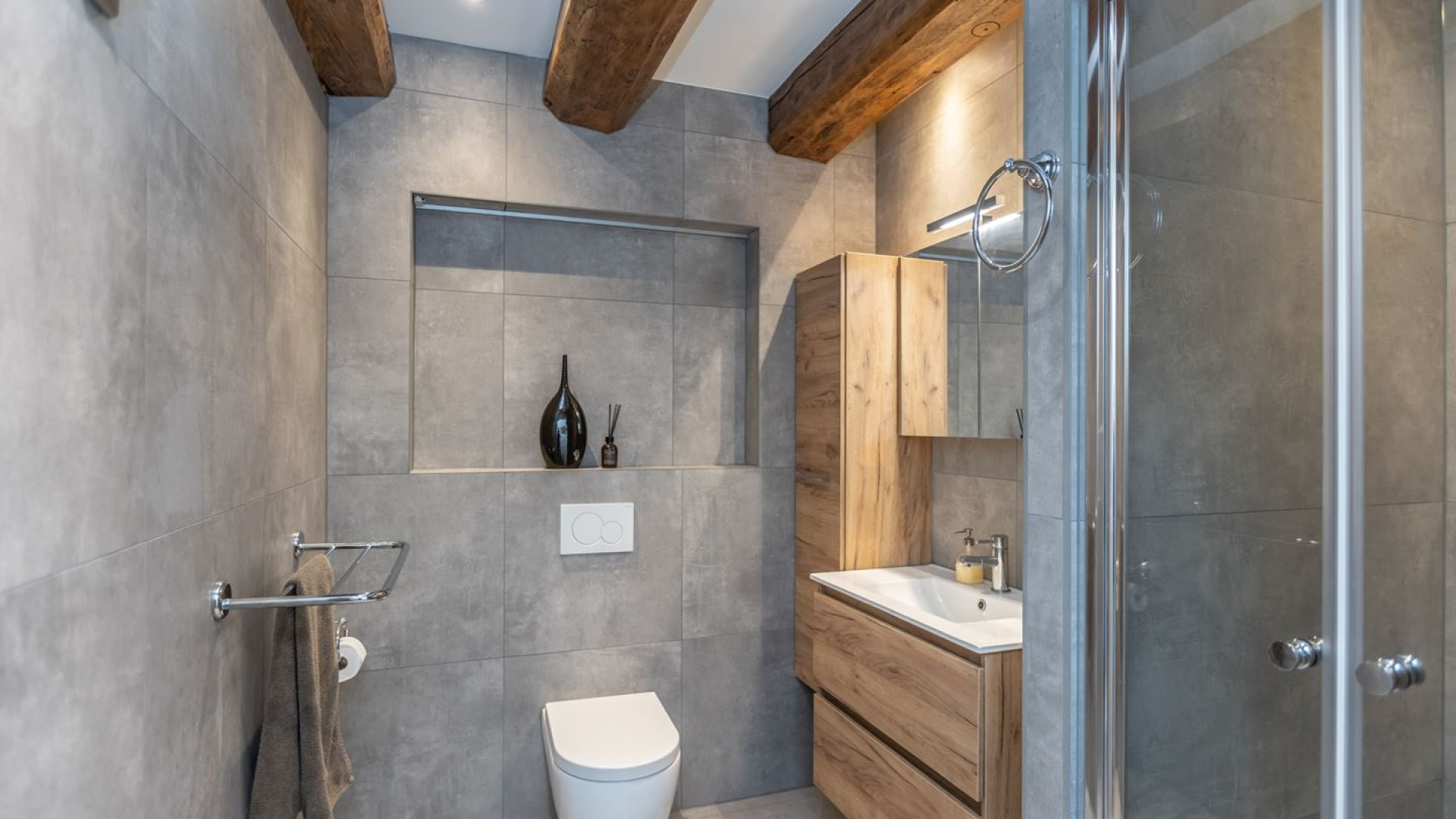 Binnenkijken in schitterende luxe appartement aan de Maas van TV kok Herman den Blijker. Zie foto's 6