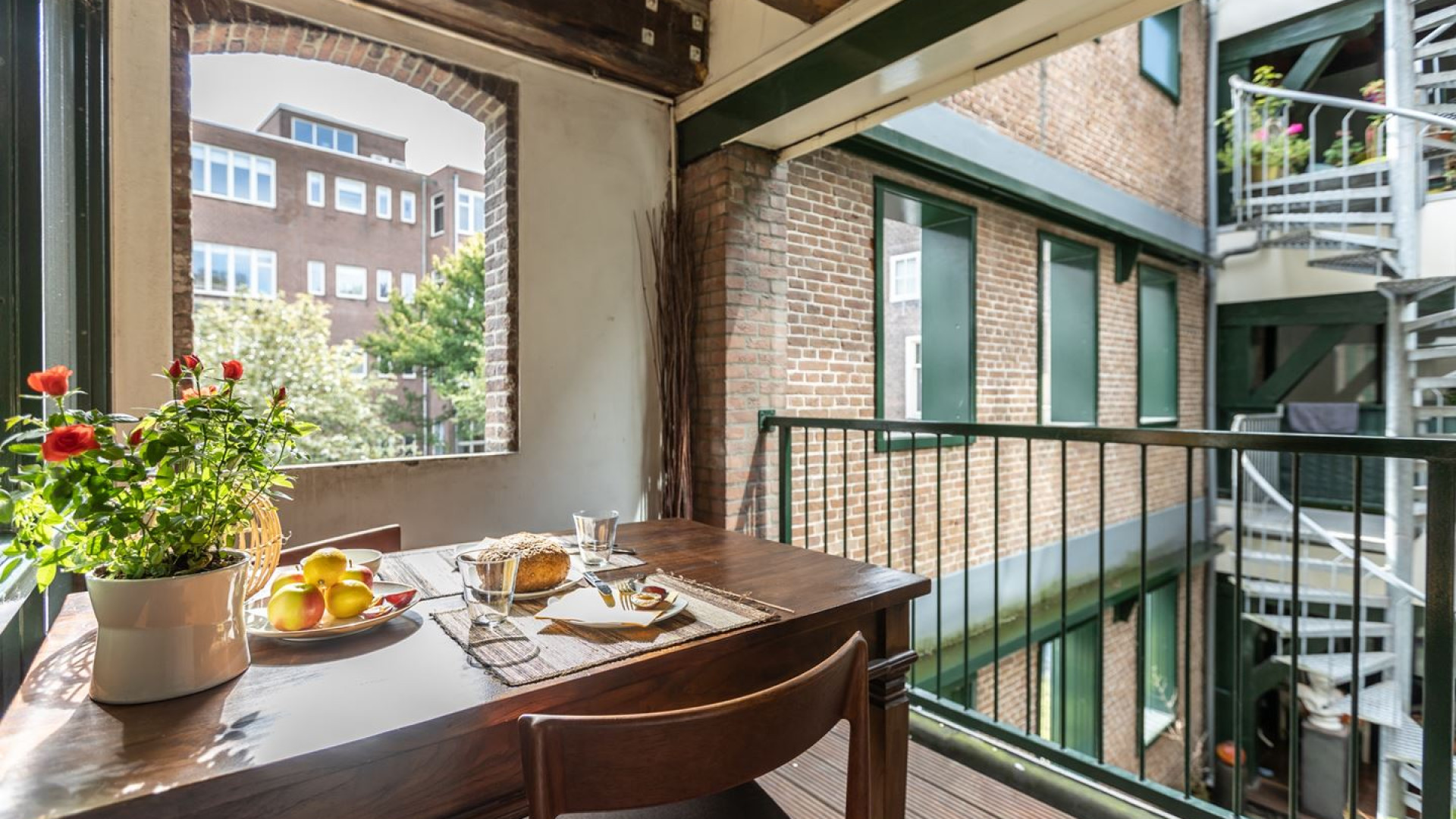 Binnenkijken in schitterende luxe appartement aan de Maas van TV kok Herman den Blijker. Zie foto's 9