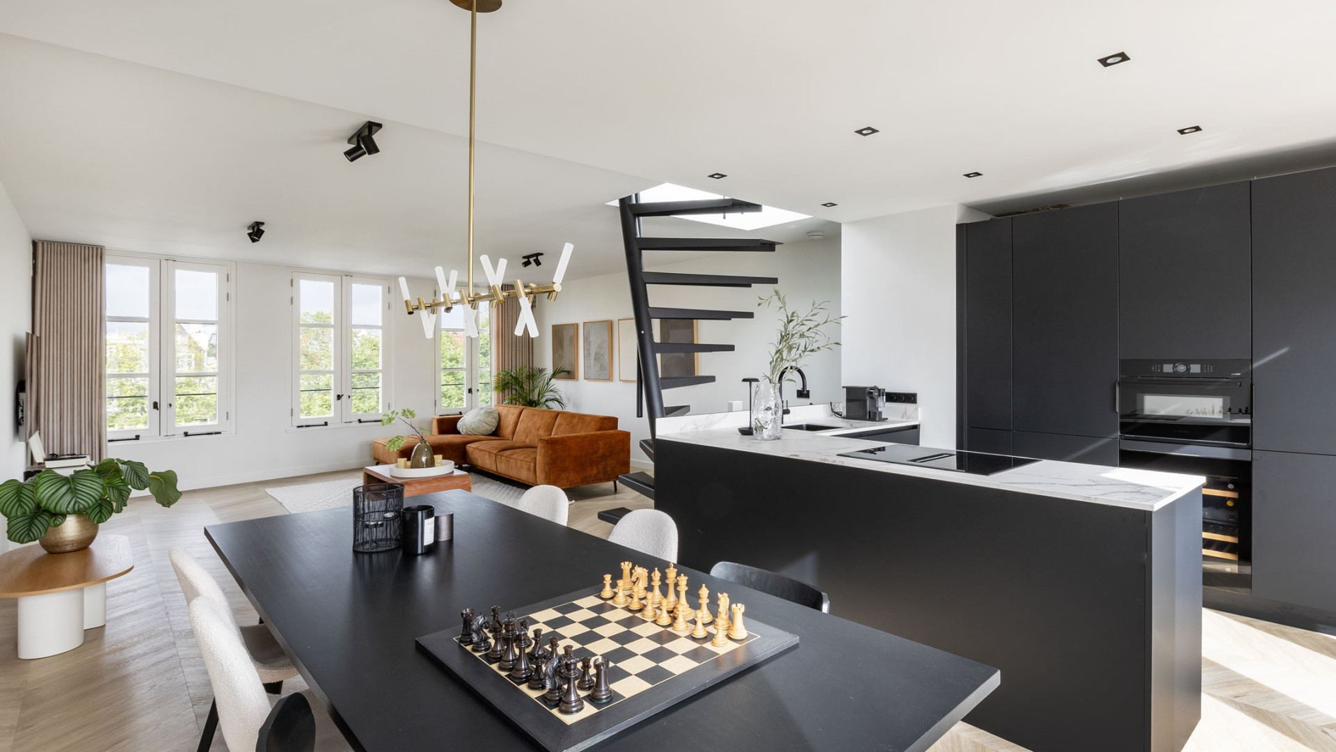 VERKOCHT: Koen van Heest, vriend van Roxy Dekker, maakt mooie klapper met de verkoop van zijn appartement. Zie foto's 3