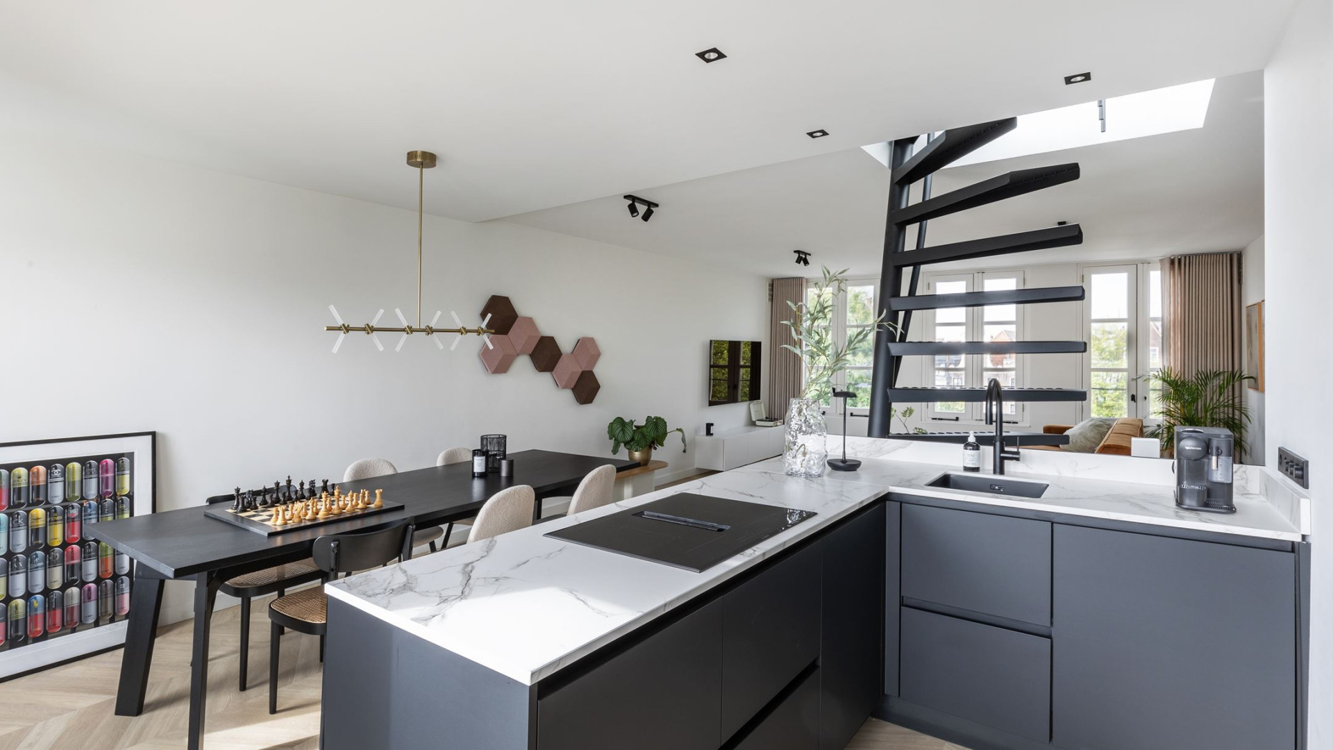 VERKOCHT: Koen van Heest, vriend van Roxy Dekker, maakt mooie klapper met de verkoop van zijn appartement. Zie foto's 4