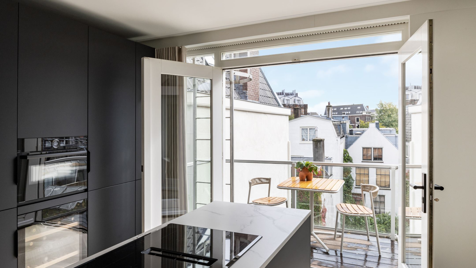 VERKOCHT: Koen van Heest, vriend van Roxy Dekker, maakt mooie klapper met de verkoop van zijn appartement. Zie foto's 5