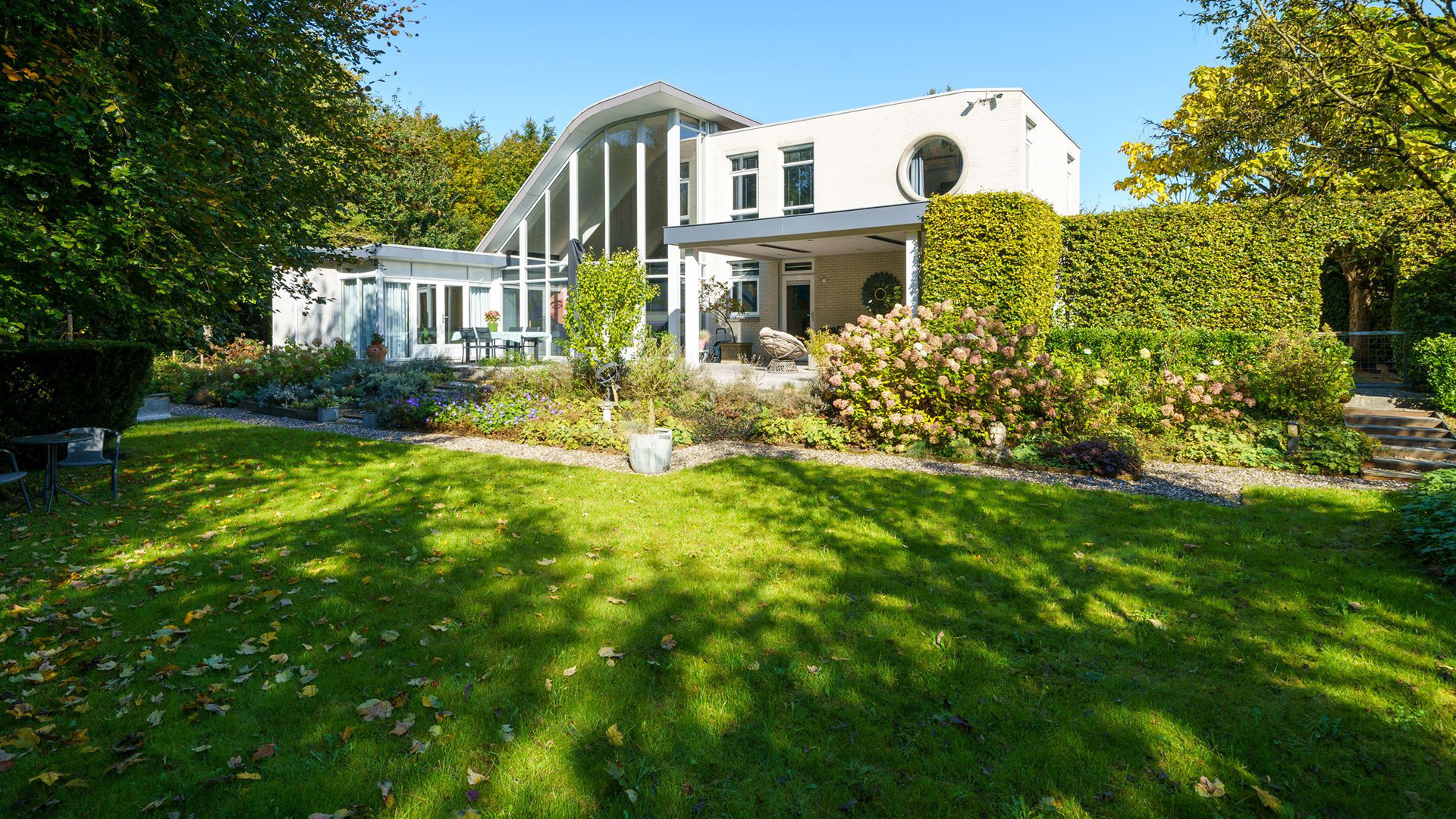 Futuristische villa van Jeroen  van Inkel valt niet in de smaak. Zie foto's 2