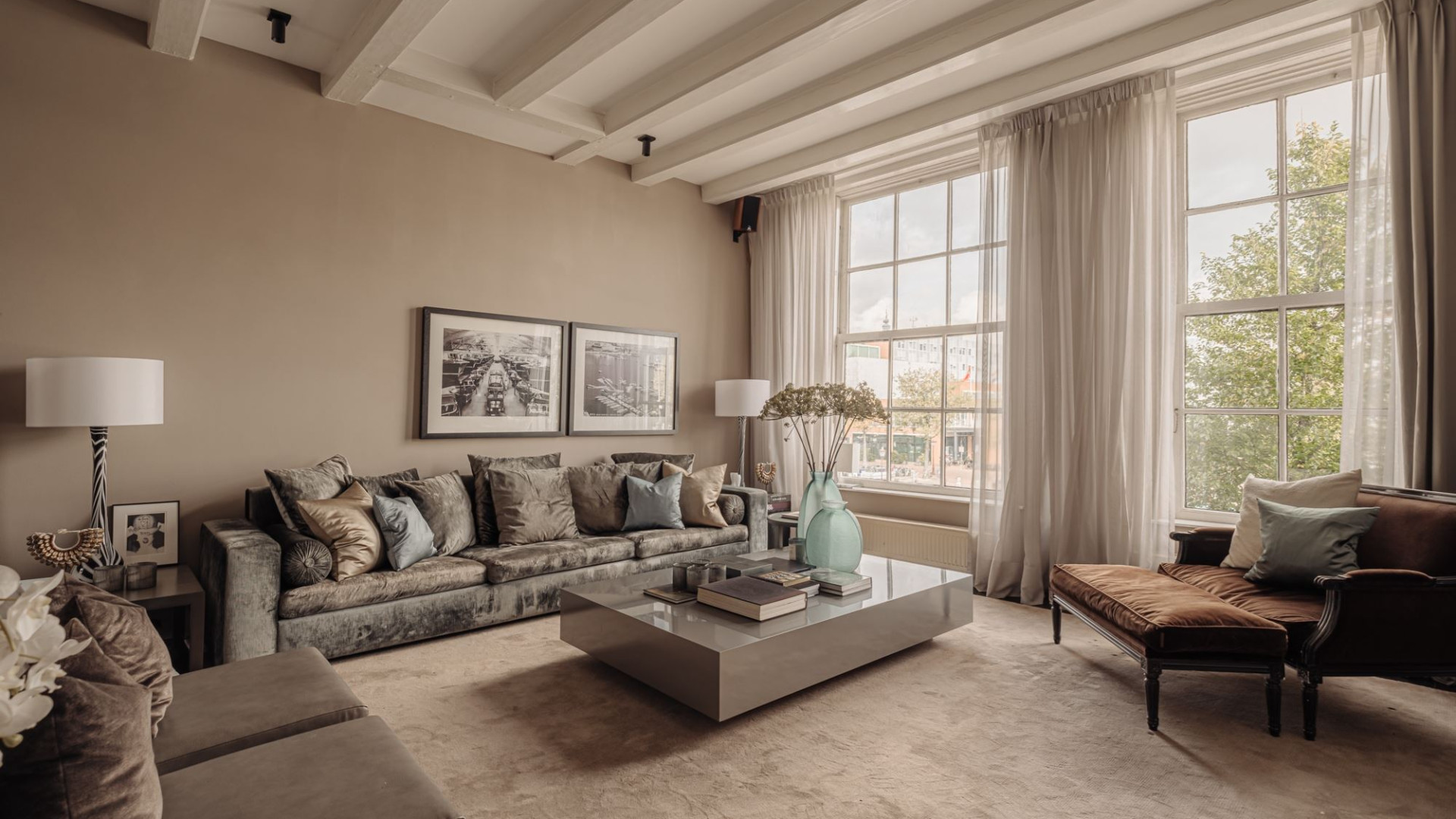 Top interieur designer Eric Kuster VERHOOGT de vraagprijs van zijn droomappartement aan de Amstel.. Zie foto's 3