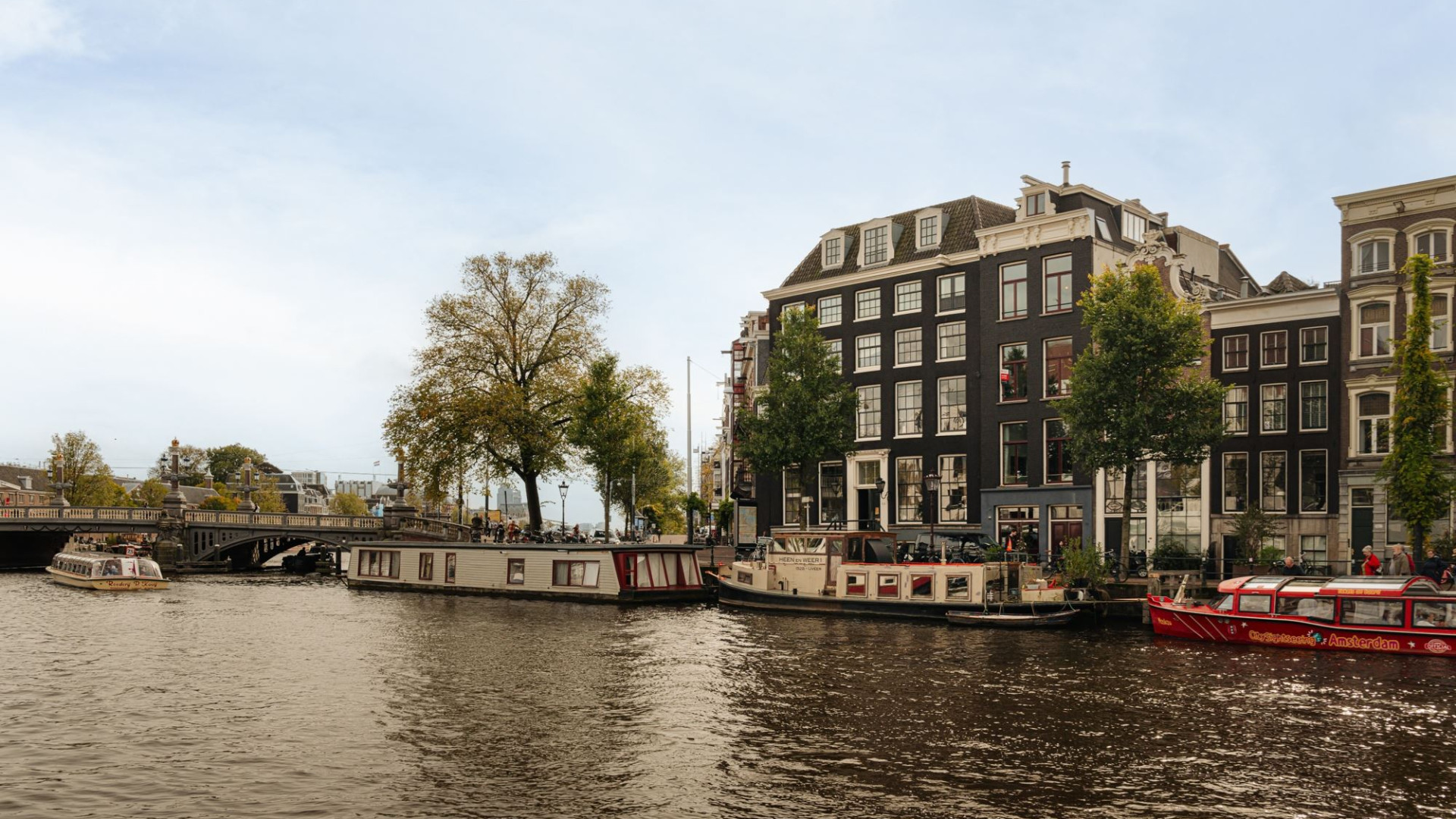 Top interieur designer Eric Kuster VERHOOGT de vraagprijs van zijn droomappartement aan de Amstel.. Zie foto's 2