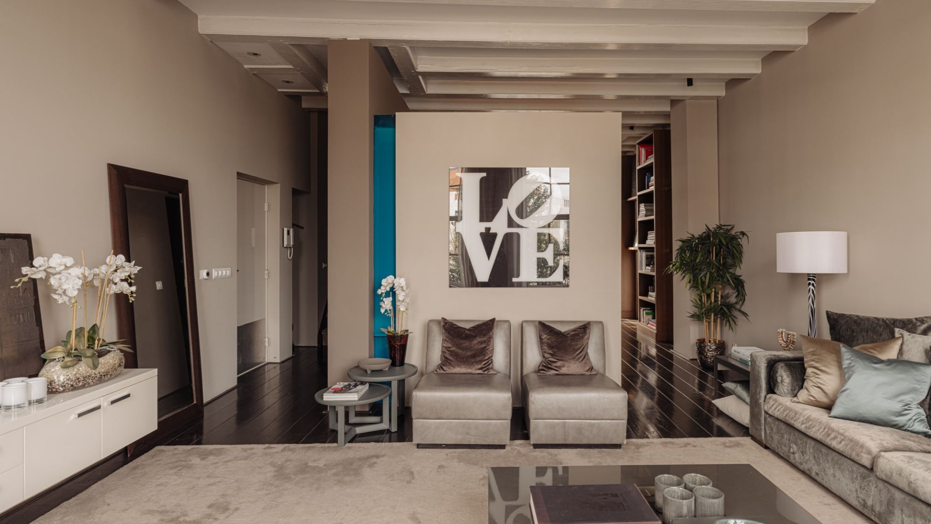 Top interieur designer Eric Kuster VERHOOGT de vraagprijs van zijn droomappartement aan de Amstel.. Zie foto's 6